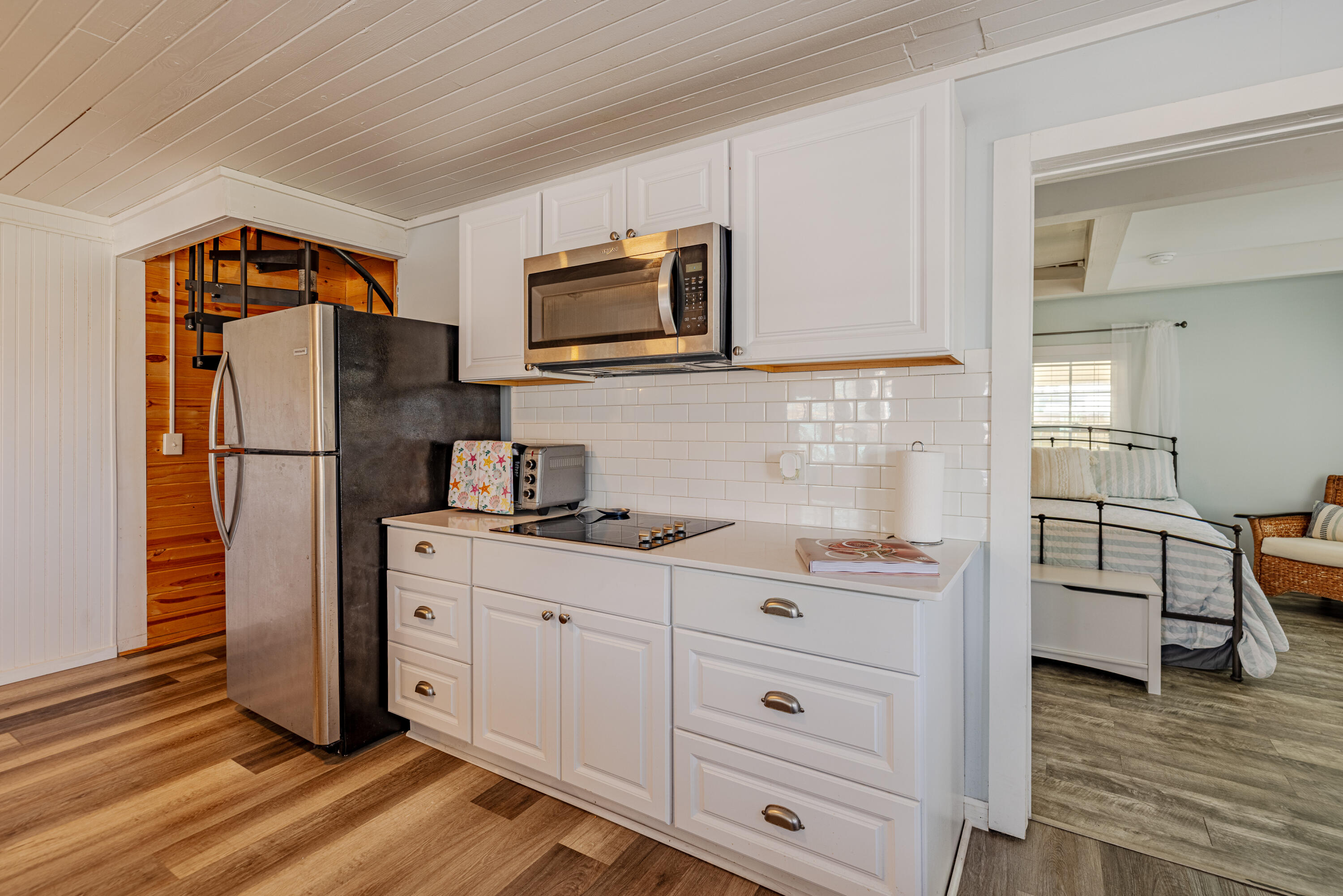 LAGUNA BEACH - Residential