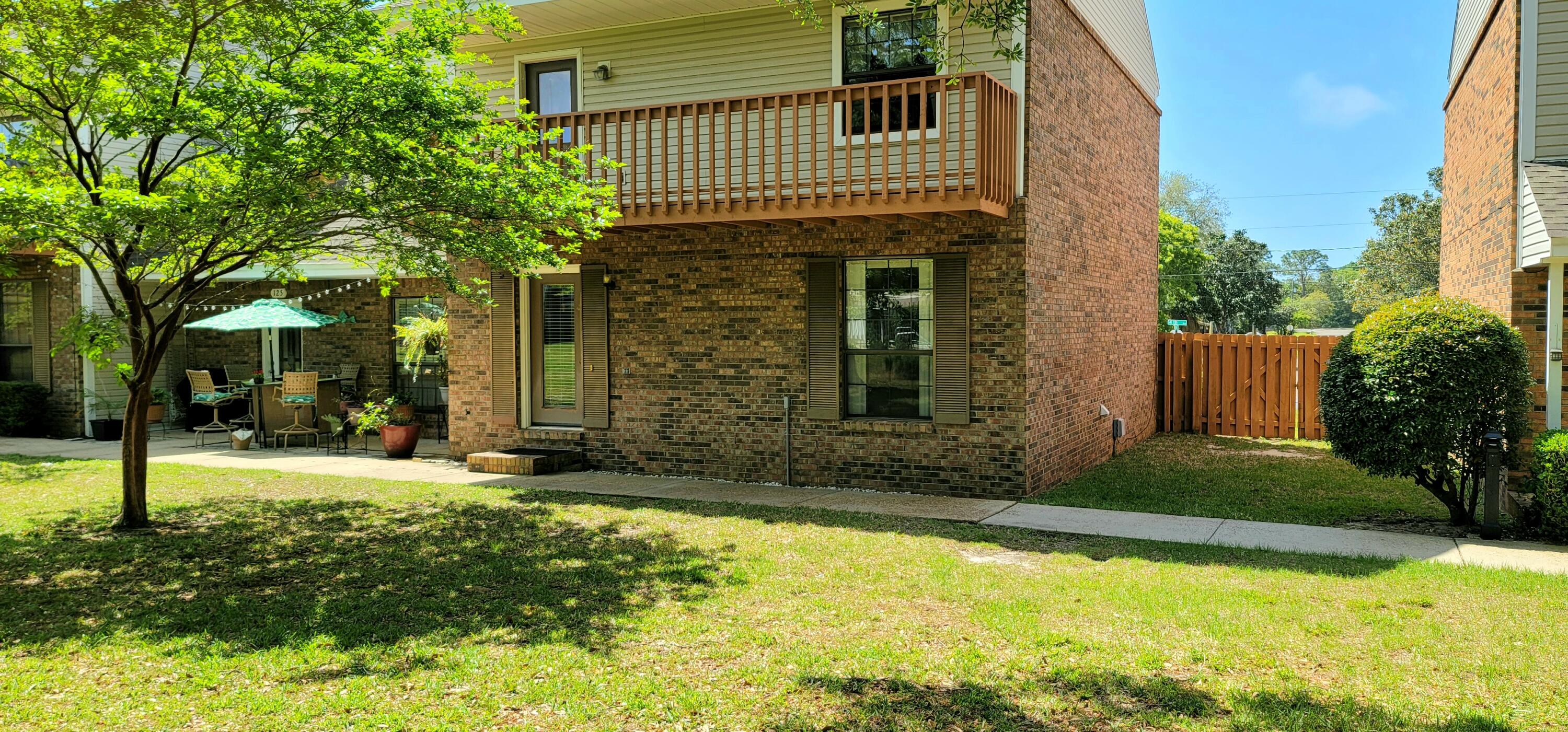 THIS 1600 SQ FT TOWNHOME IS IN A GREAT LOCATION & A GREAT COMMUNITY. JUST STEPS AWAY FROM THE LARGE COMMUNITY POOL, THIS TOWNHOUSE IS SURROUNDED BY BEAUTIFULLY MATURED TREES AND LUSH LANDSCAPING(AND IT ALL IS VERY WELL MAINTAINED BY YOUR HOA).THE 2ND STORY STORY BOASTS A HUGE MASTER BEDROOM WITH A PRIVATE BALCONY.THE INTERIOR WILL NEED SOME REFRESHING BUT OFFERS TONS OF POSSIBILITIES DON'T MISS THE CHANCE TO CREATE YOUR OWN PERSONAL PARADISE!!!