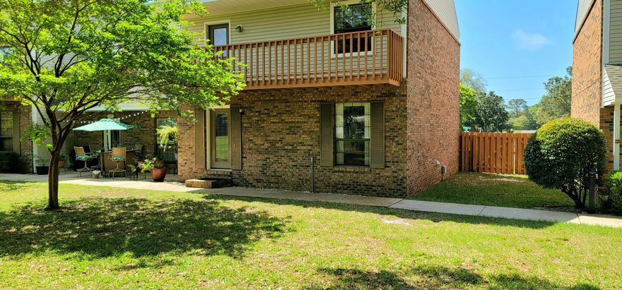 THIS 1600 SQ FT TOWNHOME IS IN A GREAT LOCATION & A GREAT COMMUNITY. JUST STEPS AWAY FROM THE LARGE COMMUNITY POOL, THIS TOWNHOUSE IS SURROUNDED BY BEAUTIFULLY MATURED TREES AND LUSH  LANDSCAPING(AND IT ALL IS VERY WELL MAINTAINED BY YOUR HOA).THE 2ND STORY STORY BOASTS A HUGE MASTER BEDROOM WITH A PRIVATE BALCONY.THE INTERIOR WILL NEED SOME REFRESHING BUT OFFERS TONS OF POSSIBILITIES  DON'T MISS THE CHANCE TO CREATE YOUR OWN PERSONAL PARADISE!!!
