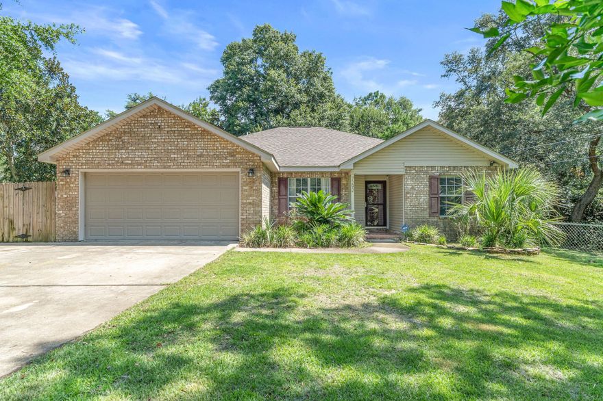 Custom all brick home with lots of attention to detail..., 24'' tile in Foyer/Kitchen/Living area, soft stone tile in master bath, 7 ft. jacuzzi tub in master bath, marble topped vanity, custom cherry wall of built-ins in office, cathederal ceilings and more! The home is located across 399 from entrance to Hidden Creek Golf Club and is on a cul-de-sac and large corner lot.