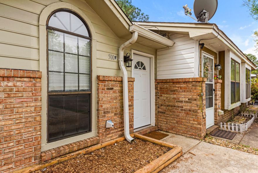 This attached one story townhouse is what you have been waiting for. No stair steps!! Wonderful back garden off the bedroom. Renovation just completed includes full interior paint, all new cabinetry in the kitchen and bathroom, granite counter tops and stainless steel appliances. The kitchen has been reconfigured to accommodate full sized appliances.