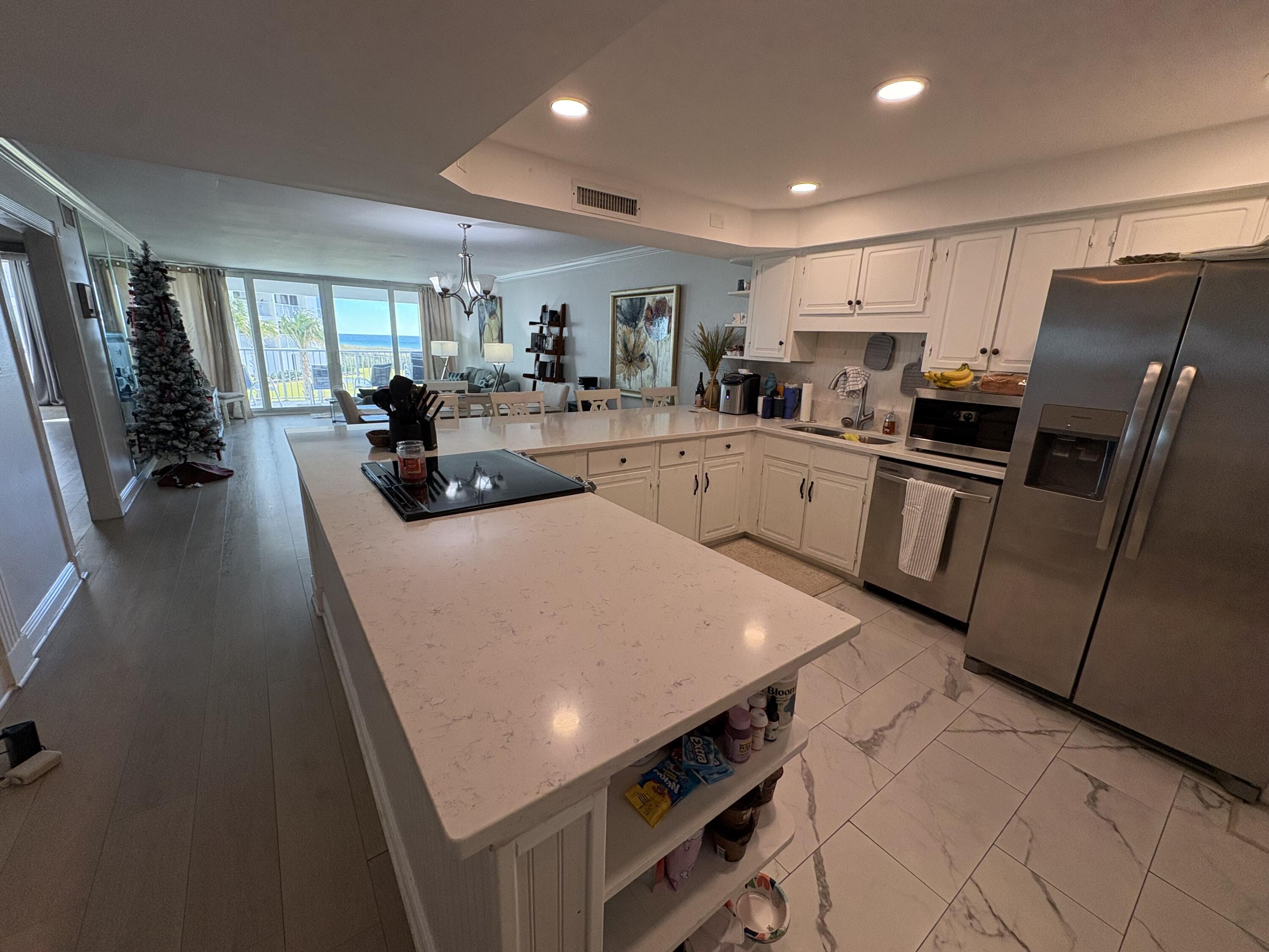 SHORELINE TOWERS 2 - Residential