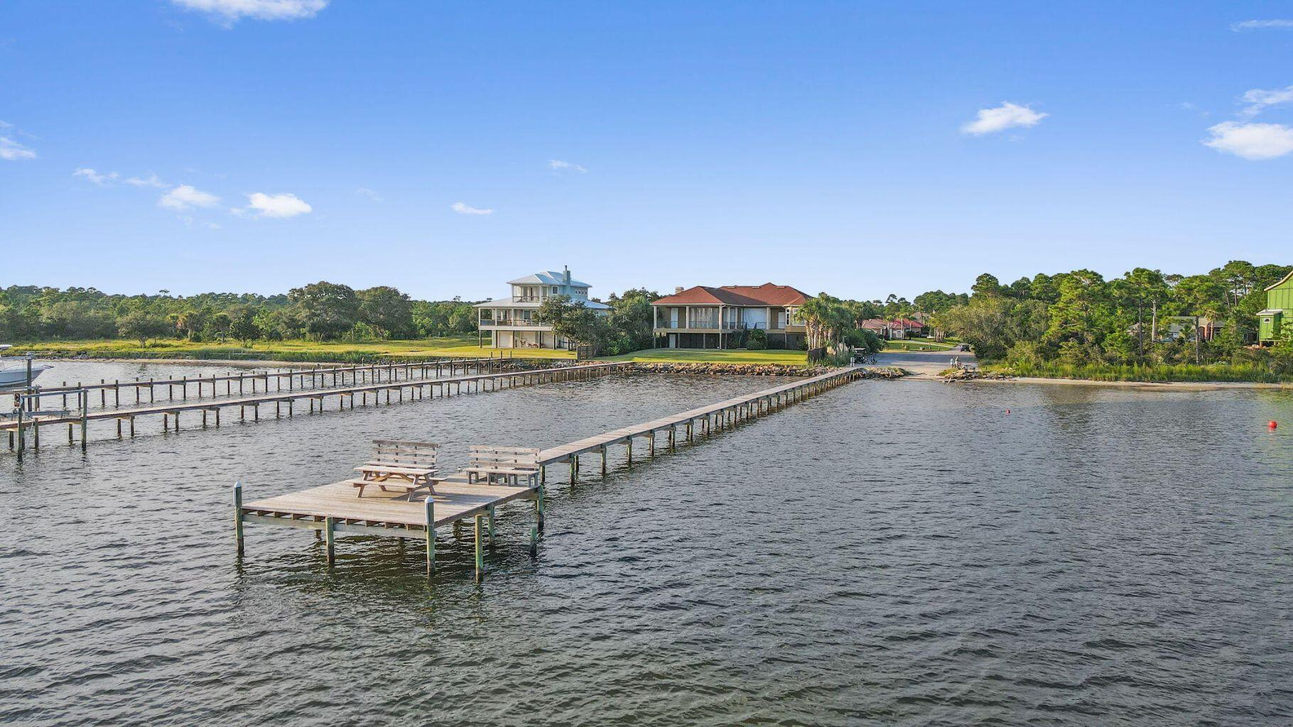 SMUGGLERS COVE - Residential