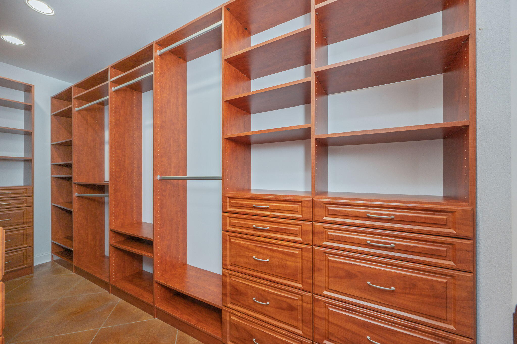 WOODLAND SHORES - Residential