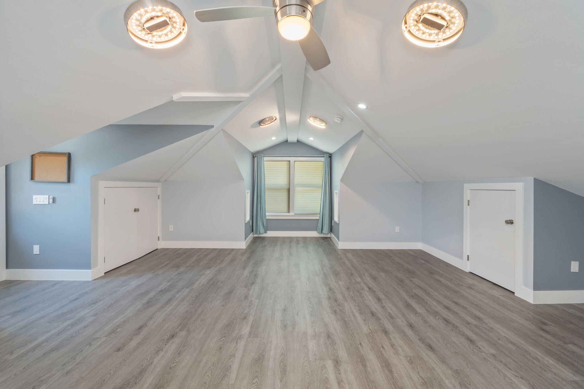 WOODLAND SHORES - Residential