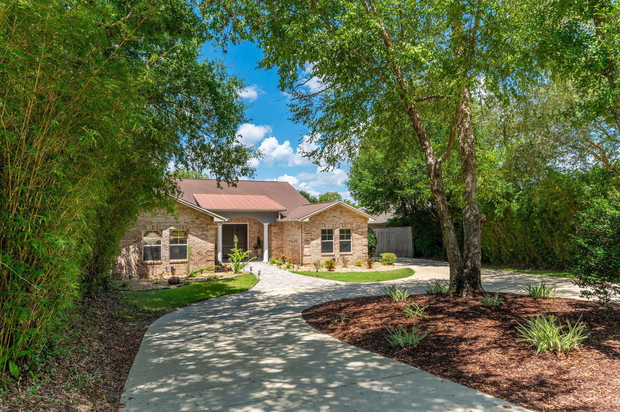 WOODLAND SHORES - Residential