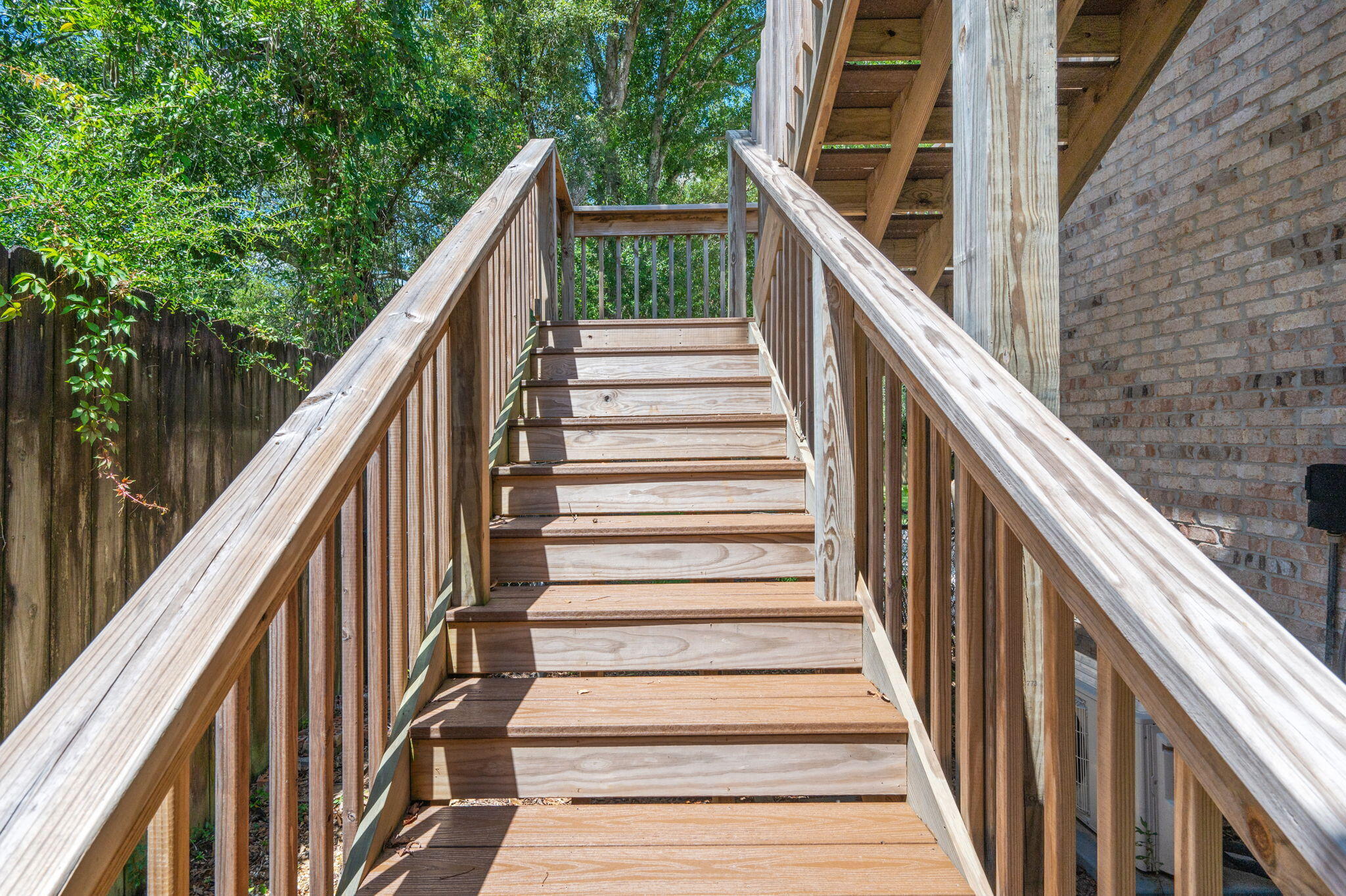 WOODLAND SHORES - Residential