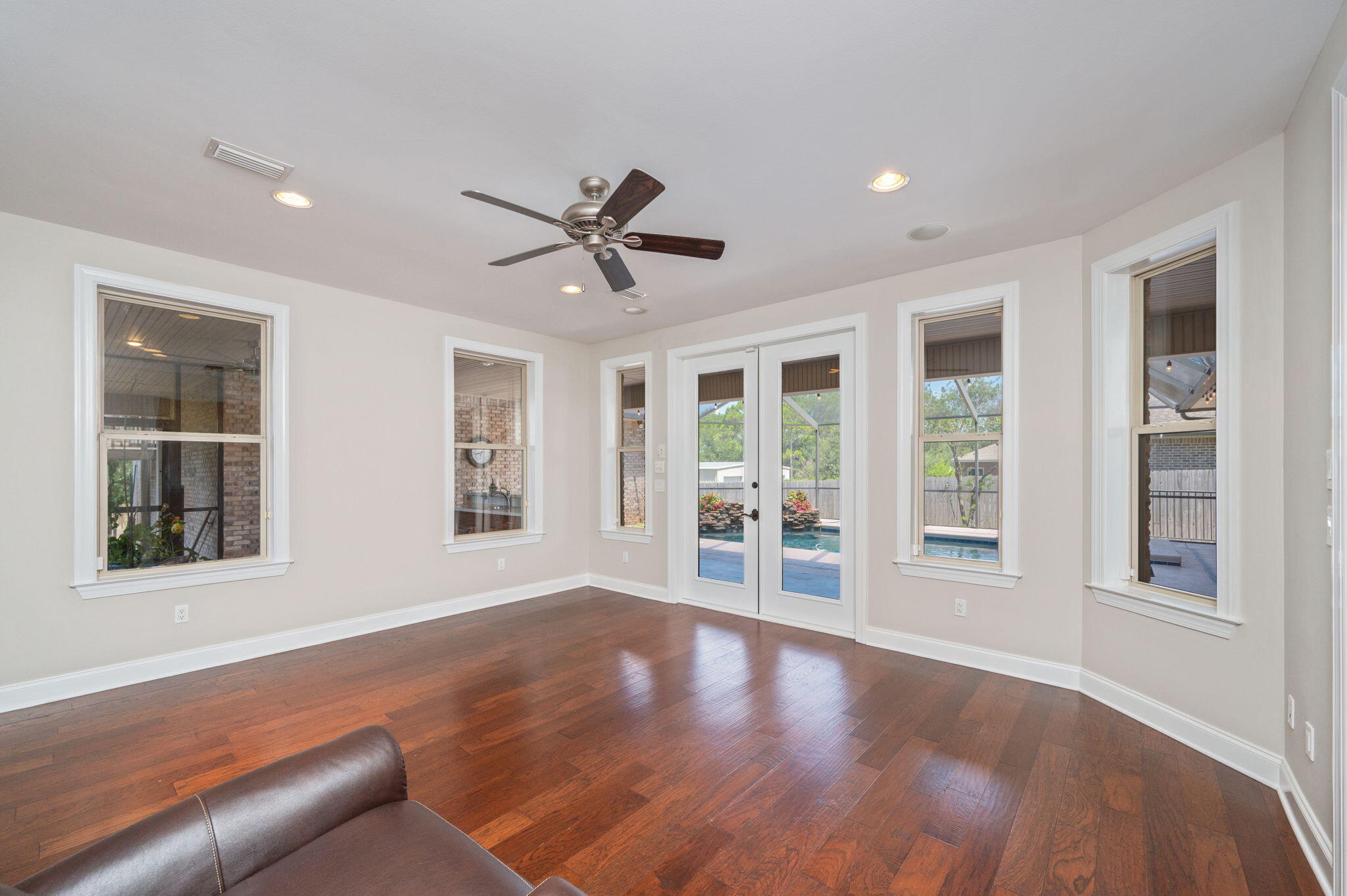 WOODLAND SHORES - Residential