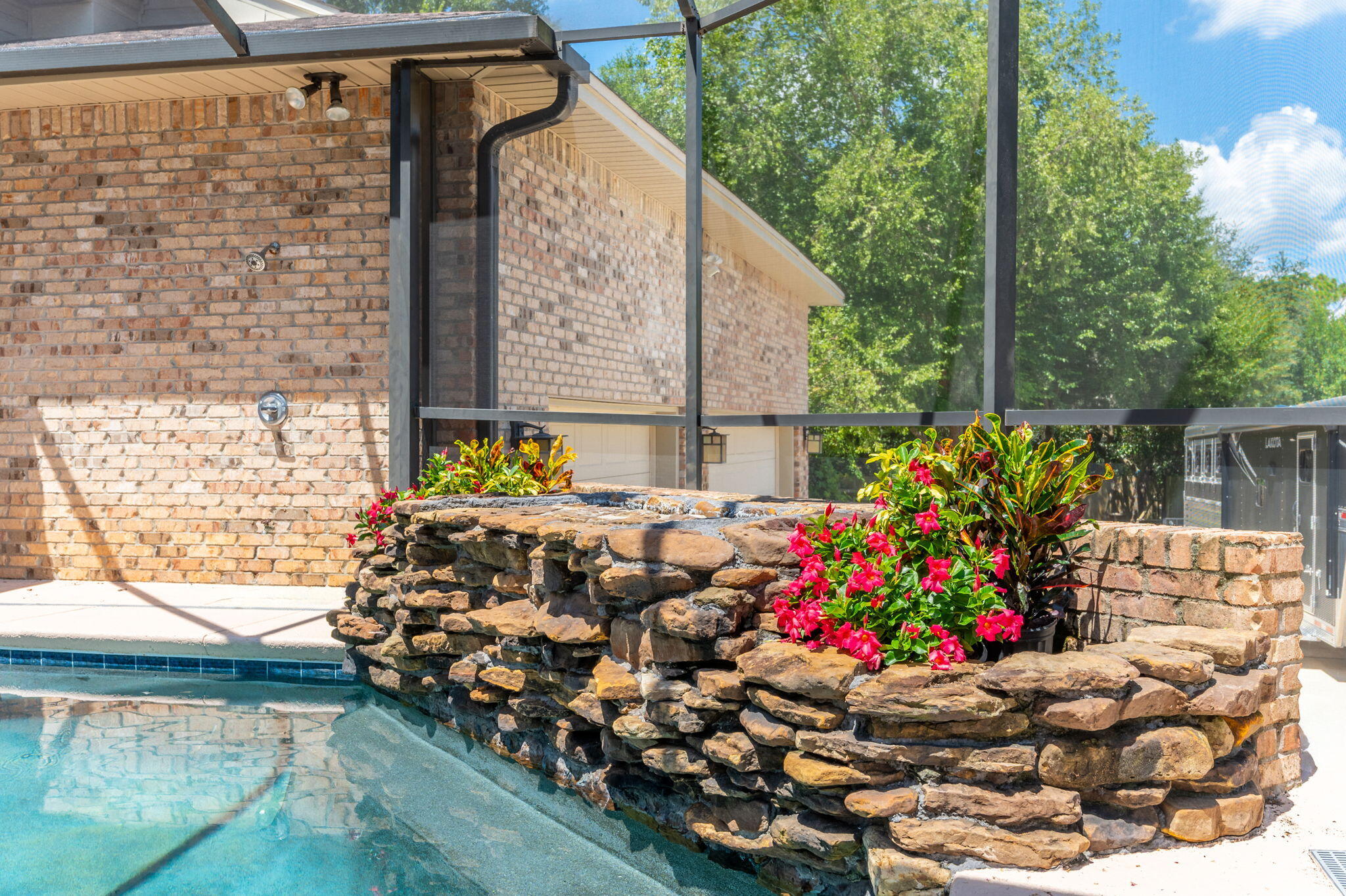 WOODLAND SHORES - Residential