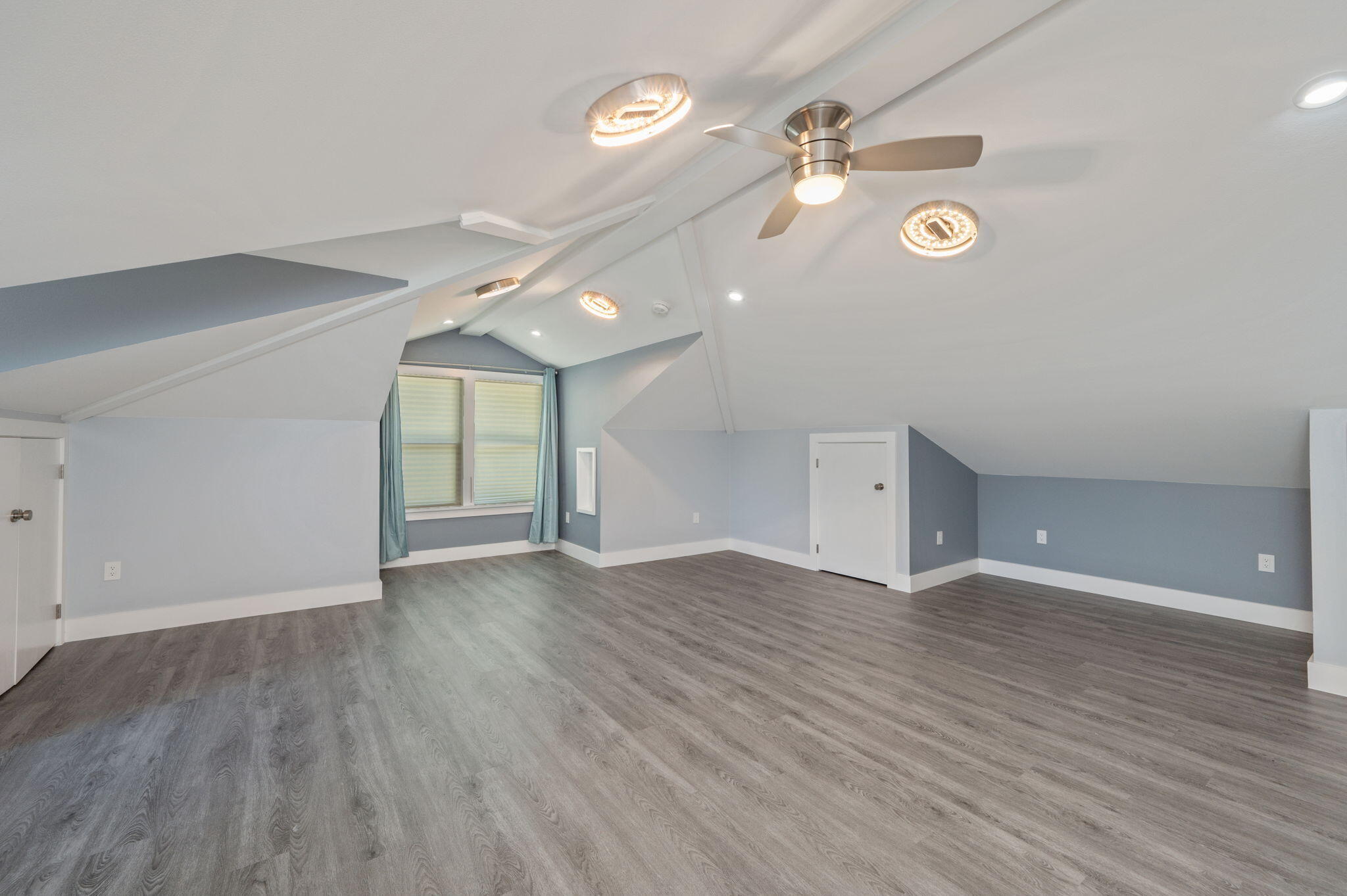 WOODLAND SHORES - Residential