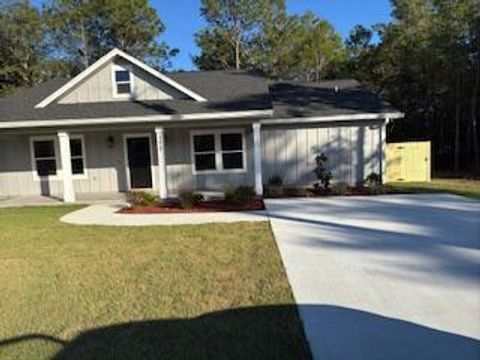 A home in DeFuniak Springs