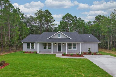 A home in DeFuniak Springs