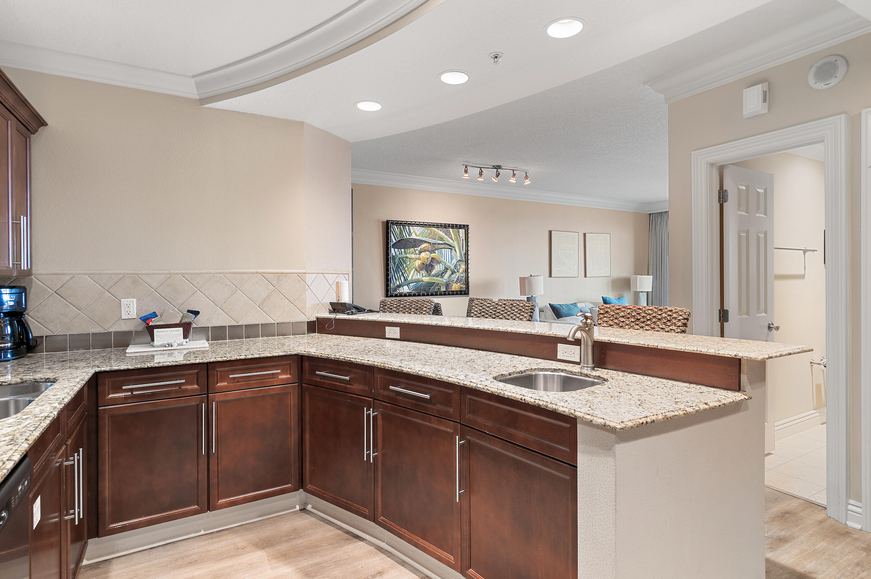 EMERALD GRANDE - Residential
