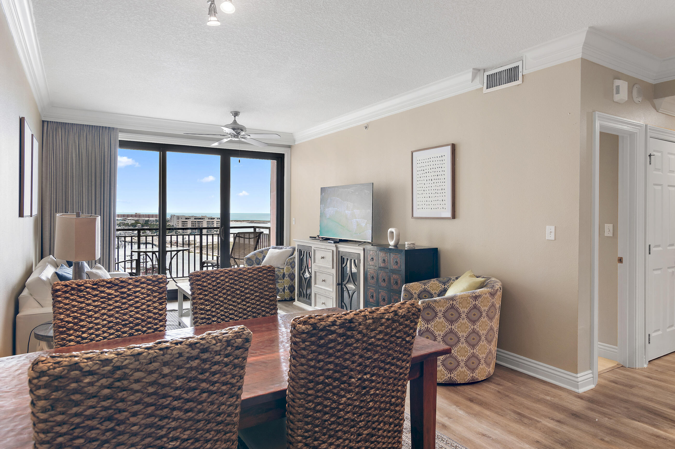 EMERALD GRANDE - Residential