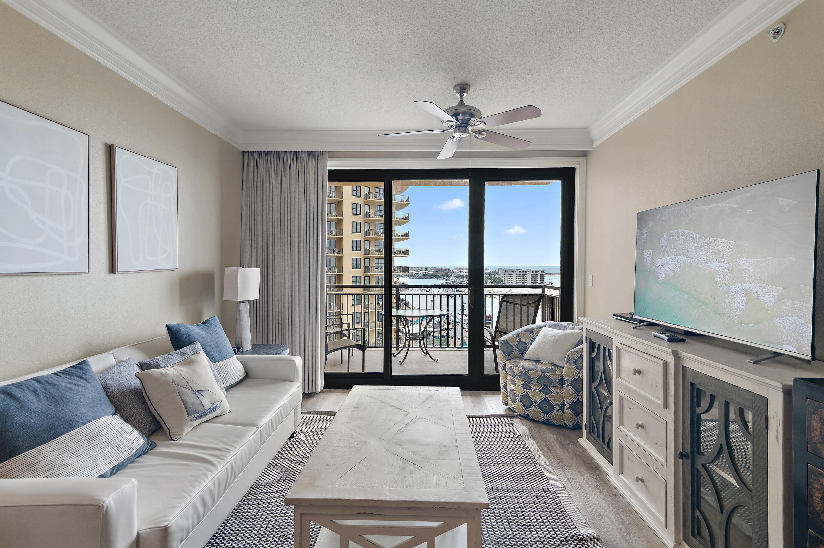 10 Harbor Boulevard W624