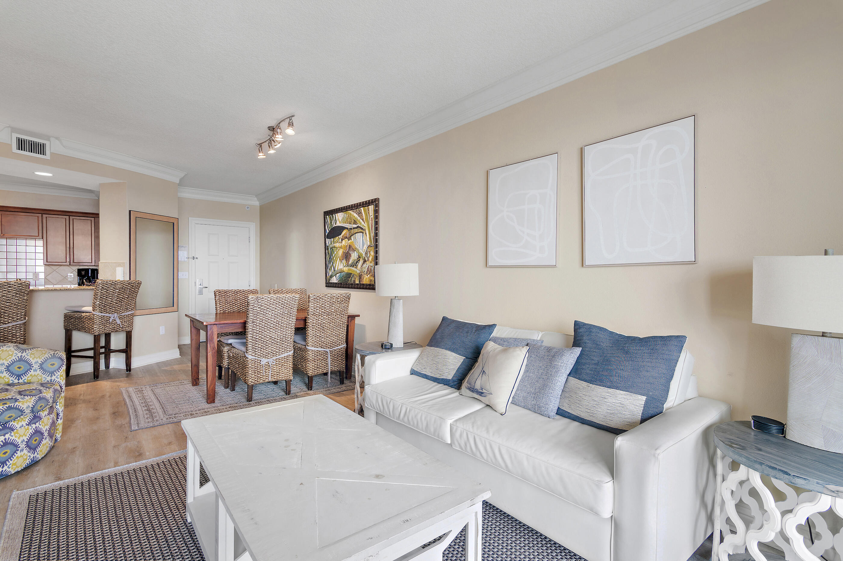 EMERALD GRANDE - Residential