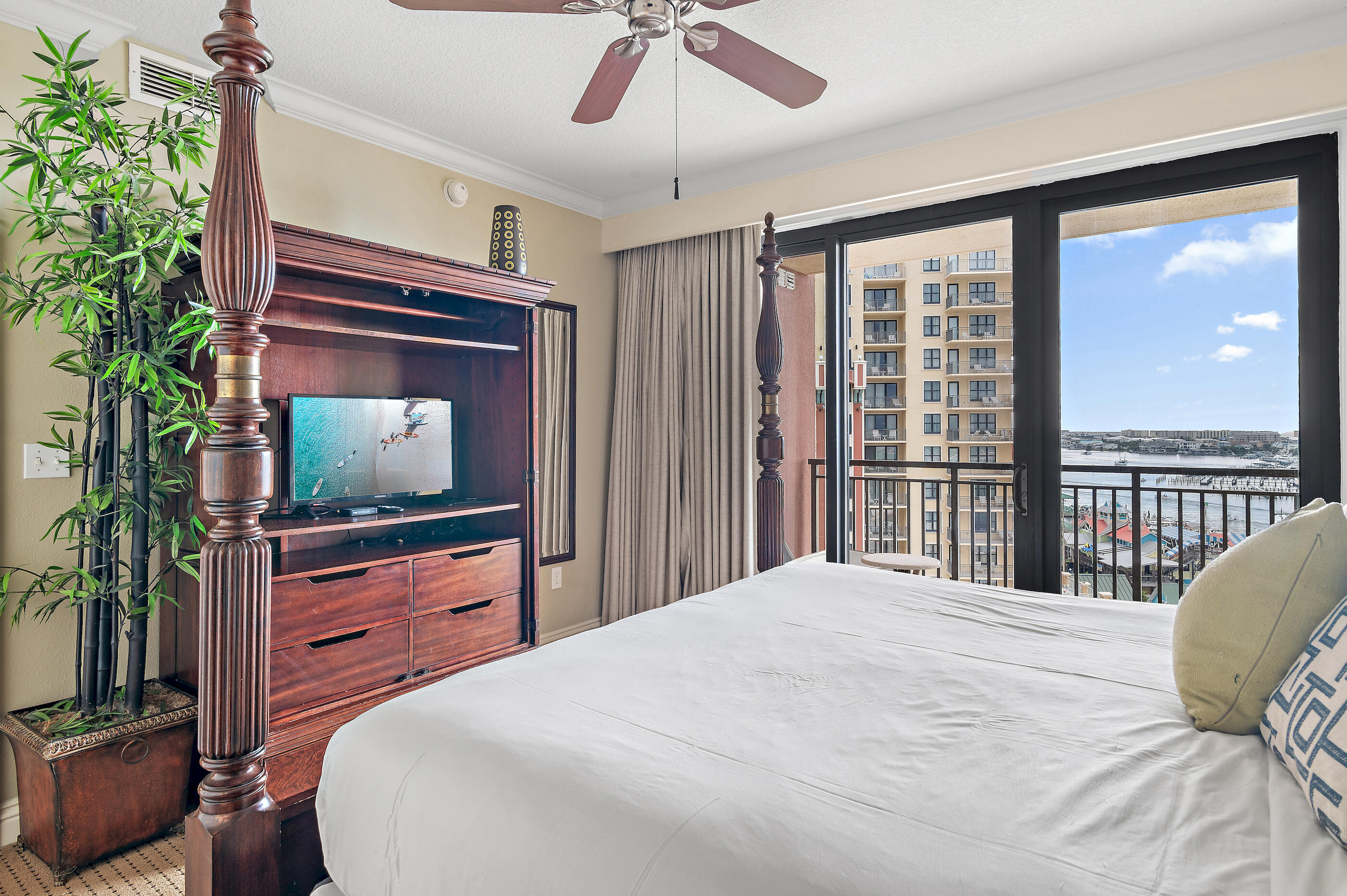 EMERALD GRANDE - Residential