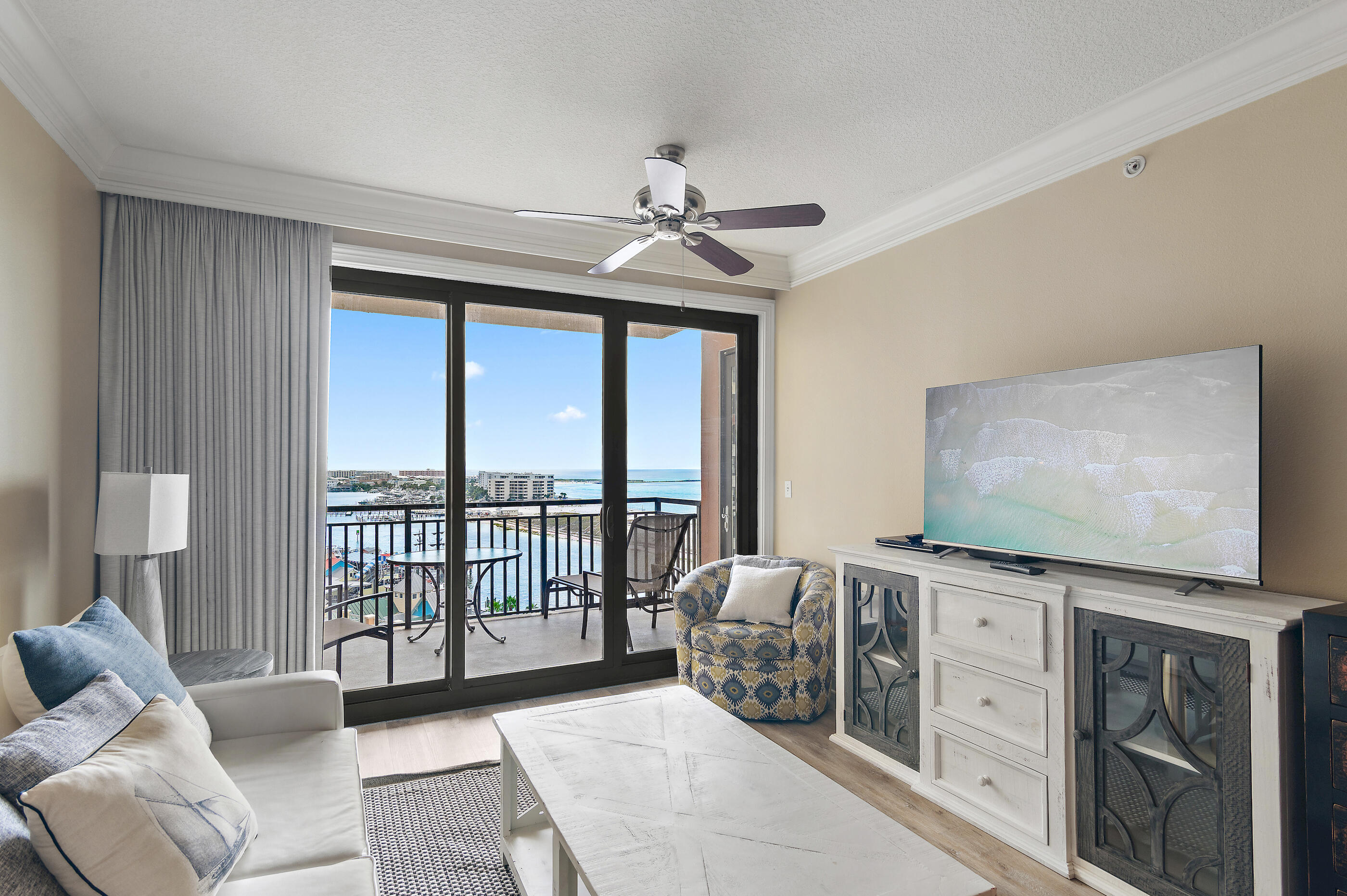 10 Harbor Boulevard W624