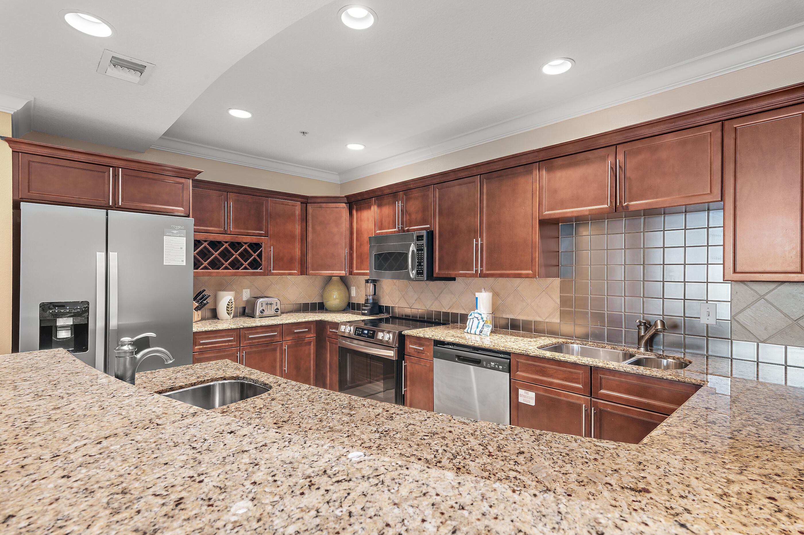 EMERALD GRANDE - Residential