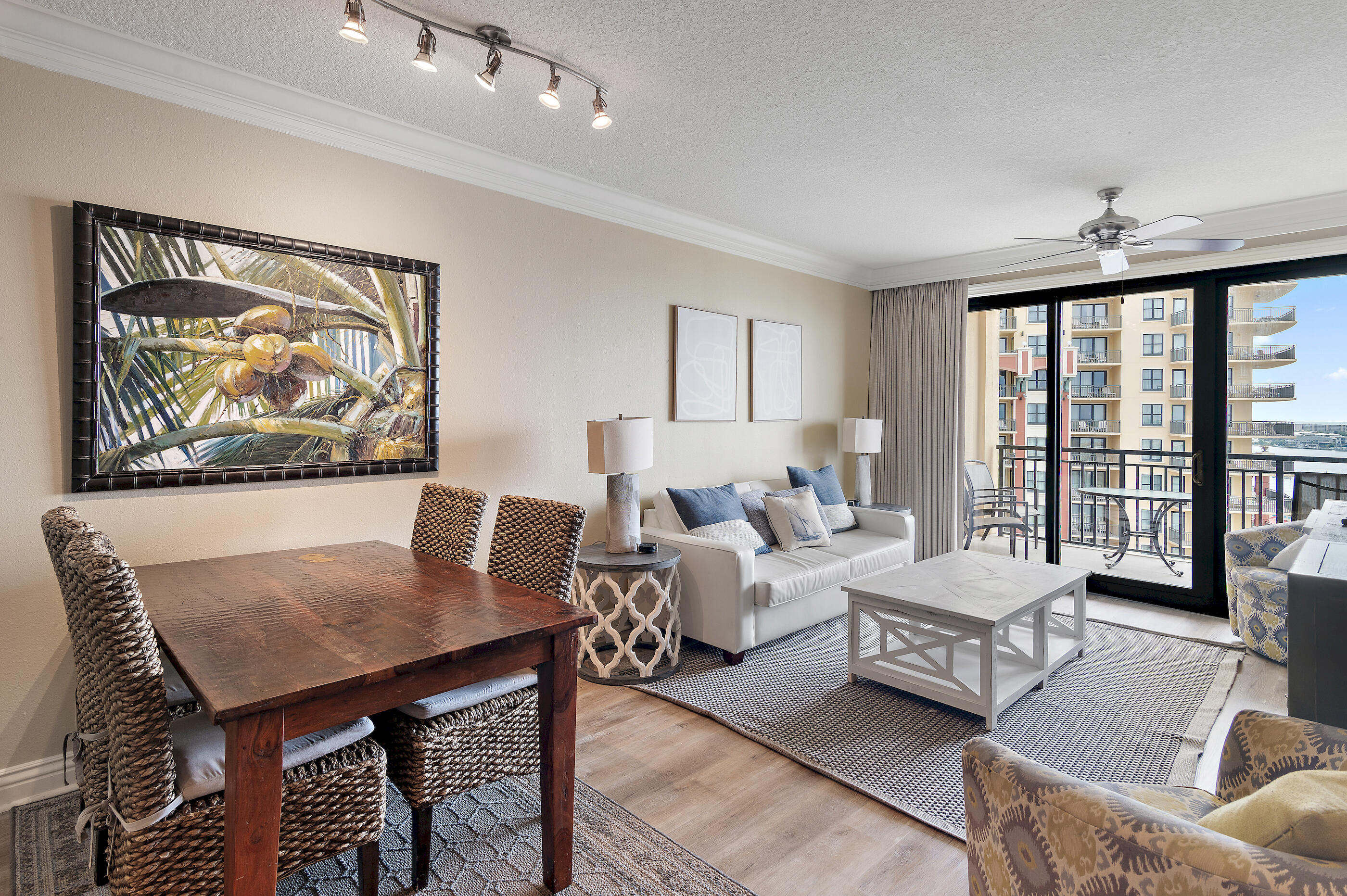 EMERALD GRANDE - Residential