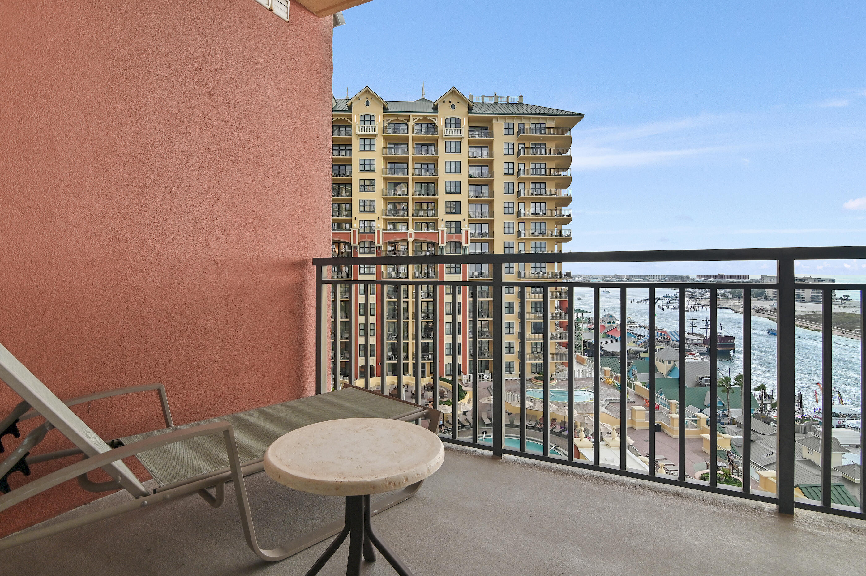 EMERALD GRANDE - Residential