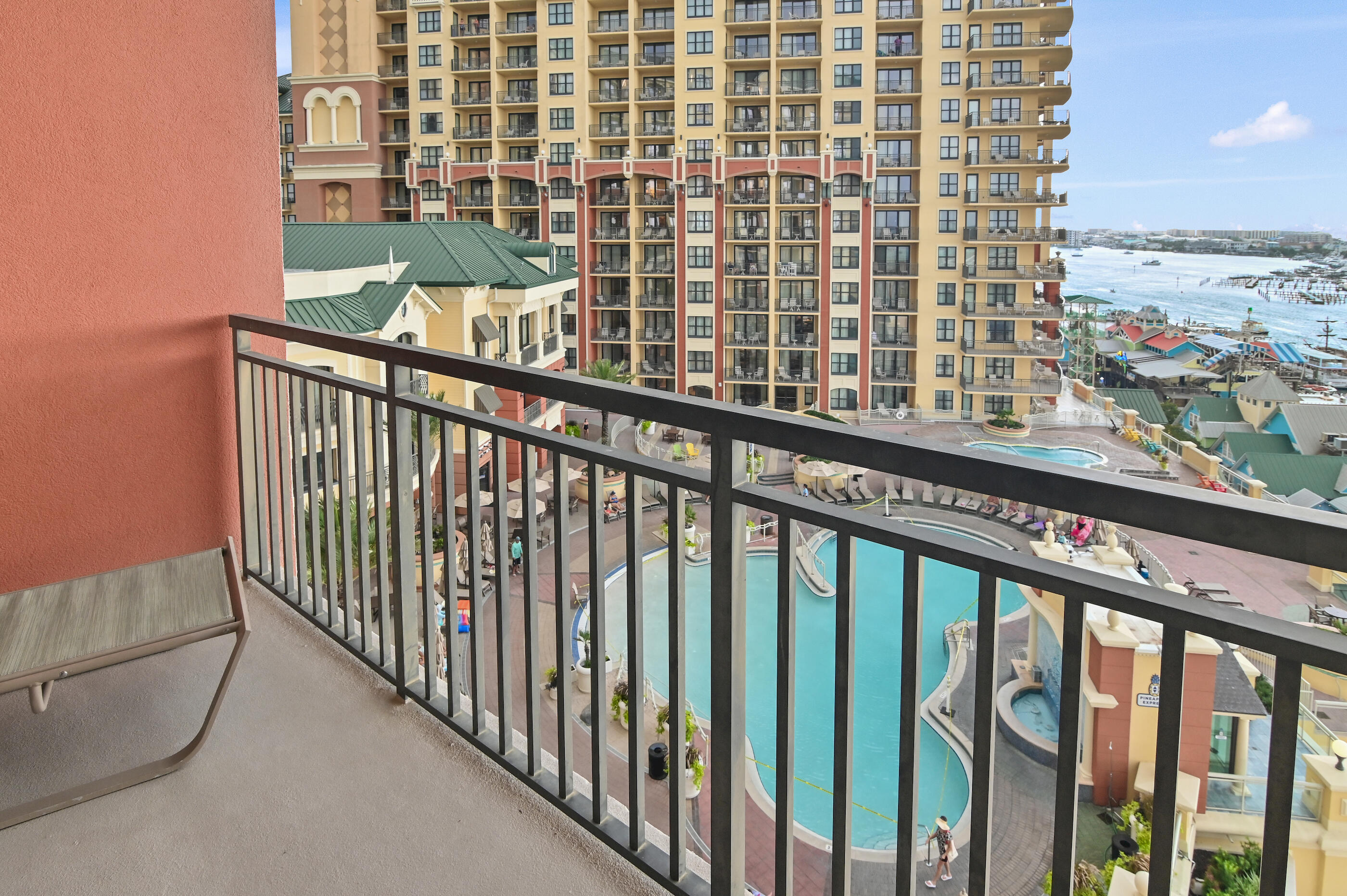 EMERALD GRANDE - Residential