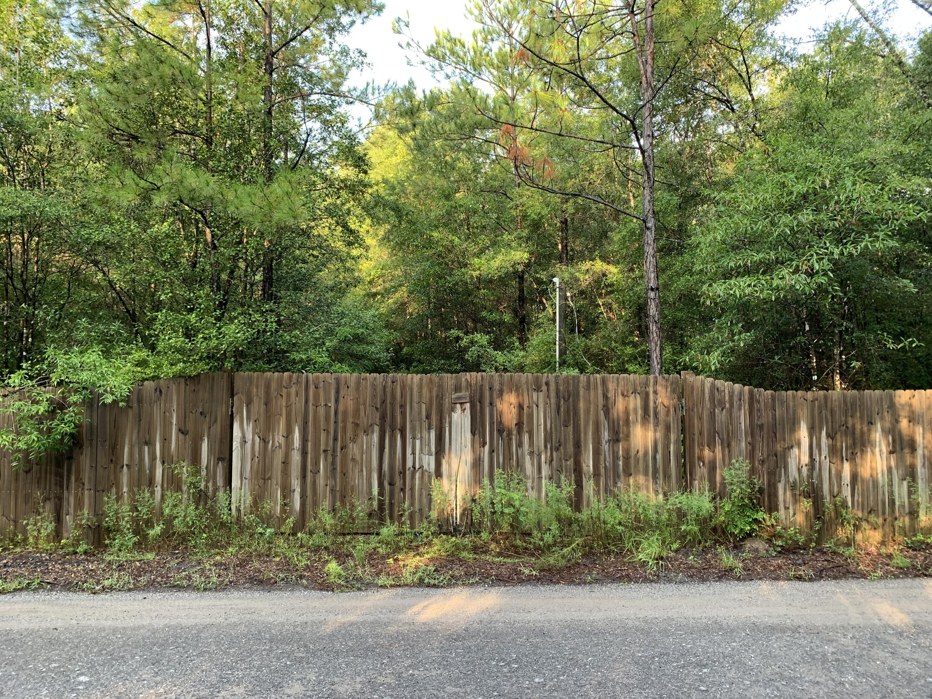 6 acres of beautifully wooded, country living away from the hustle and bustle. This place is perfect for you to make your own whether that be building your dream home or setting up a camping retreat. Feel free to enjoy the privacy and quiet on site or head on over to Choctawhatchee River at Commander's Landing which features a paved boat launch, pavillion, and picnic tables less than a mile away. perfect for canoeing/kayaking and/or fishing enthusiasts alike.