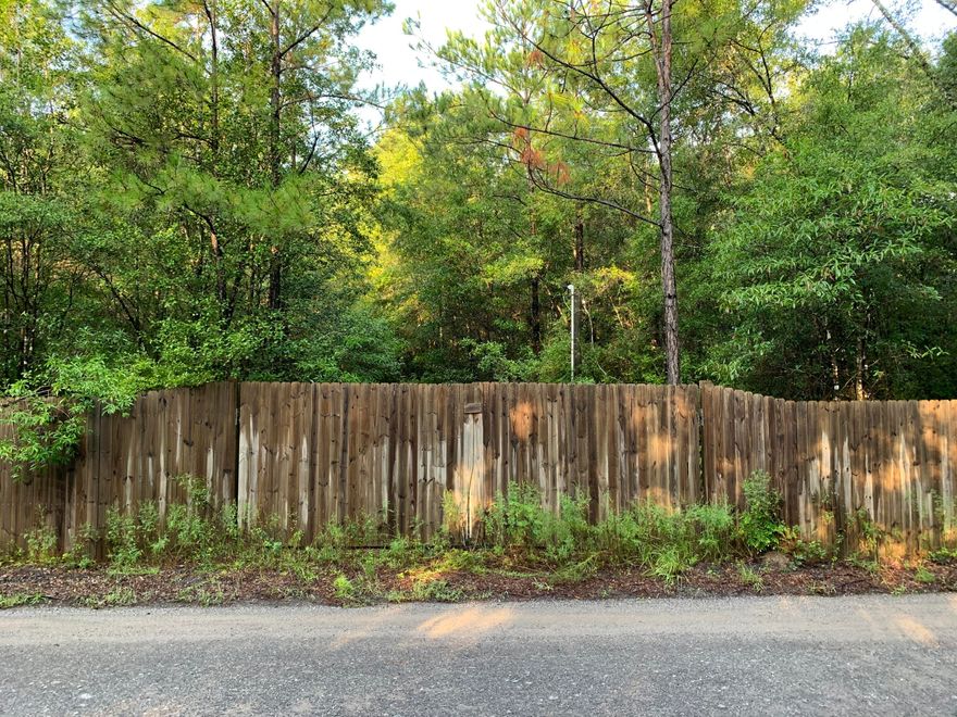 6 acres of beautifully wooded, country living away from the hustle and bustle. This place is perfect for you to make your own whether that be building your dream home or setting up a camping retreat. Feel free to enjoy the privacy and quiet on site or head on over to Choctawhatchee River at Commander's Landing which features a paved boat launch, pavillion, and picnic tables less than a mile away.  perfect for canoeing/kayaking and/or fishing enthusiasts alike.