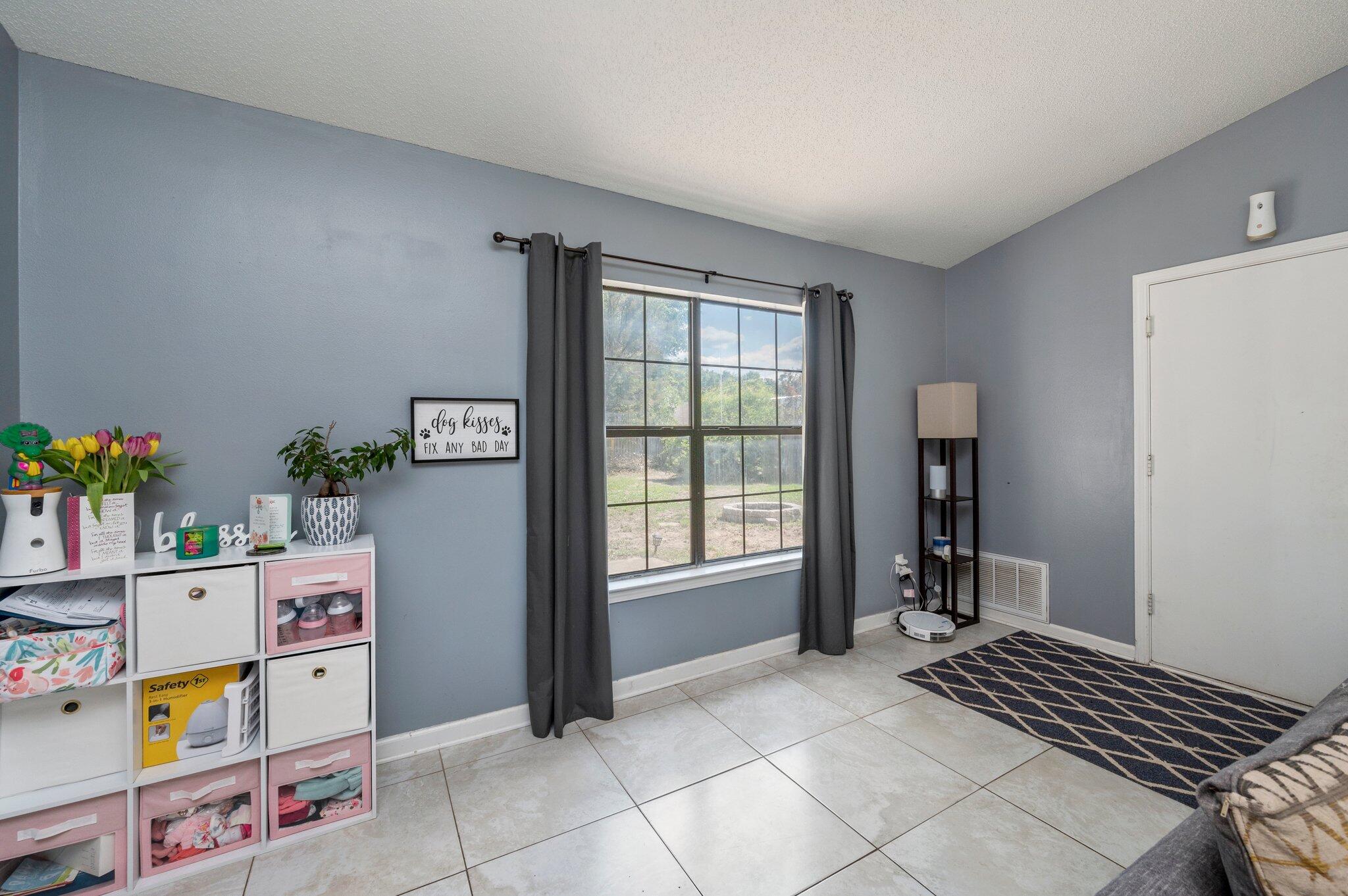 HOLLYROD PARK - Residential Lease