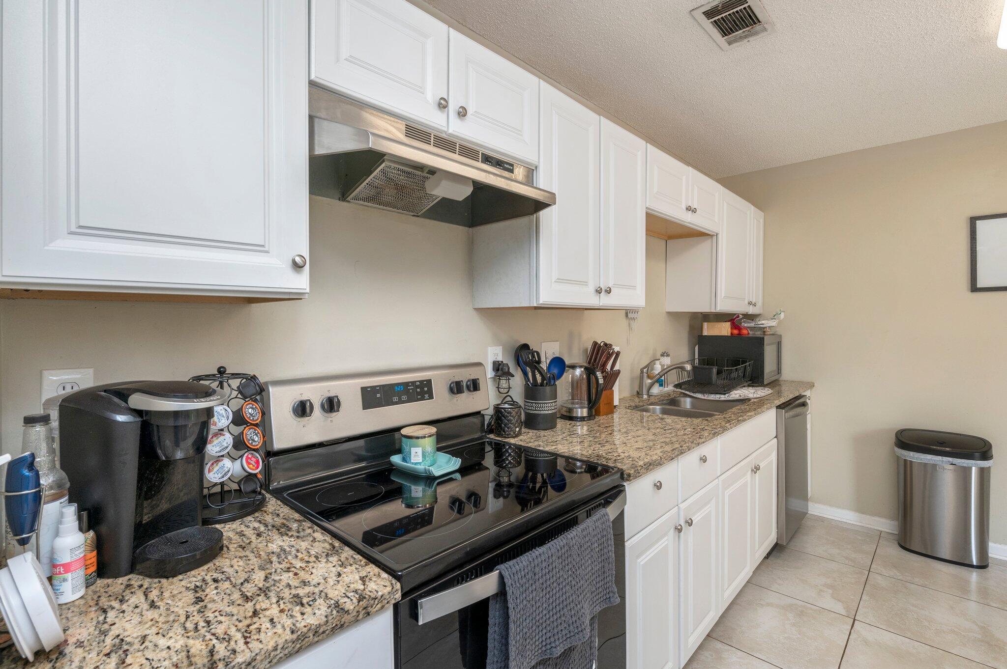 HOLLYROD PARK - Residential Lease