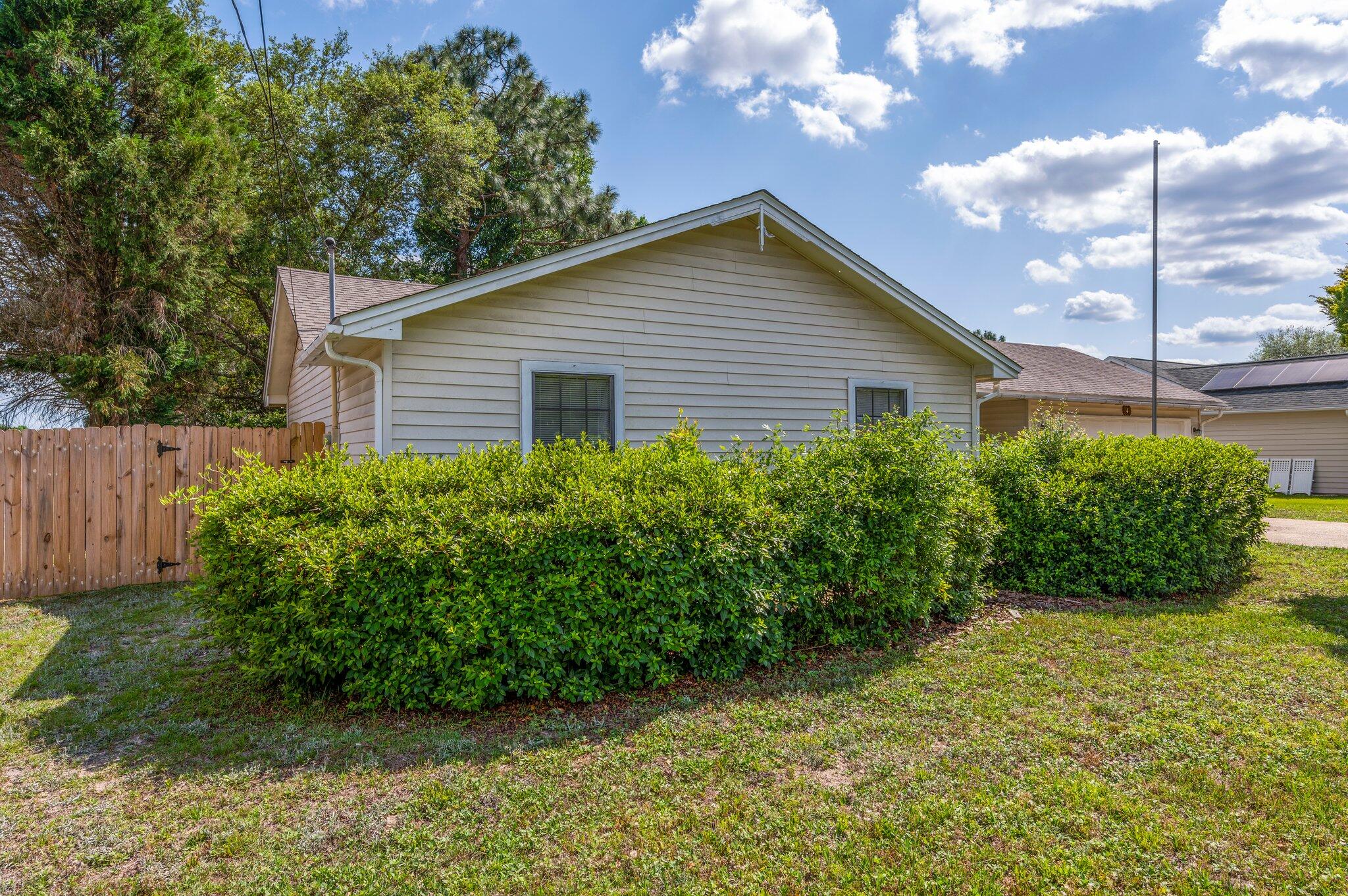 HOLLYROD PARK - Residential Lease