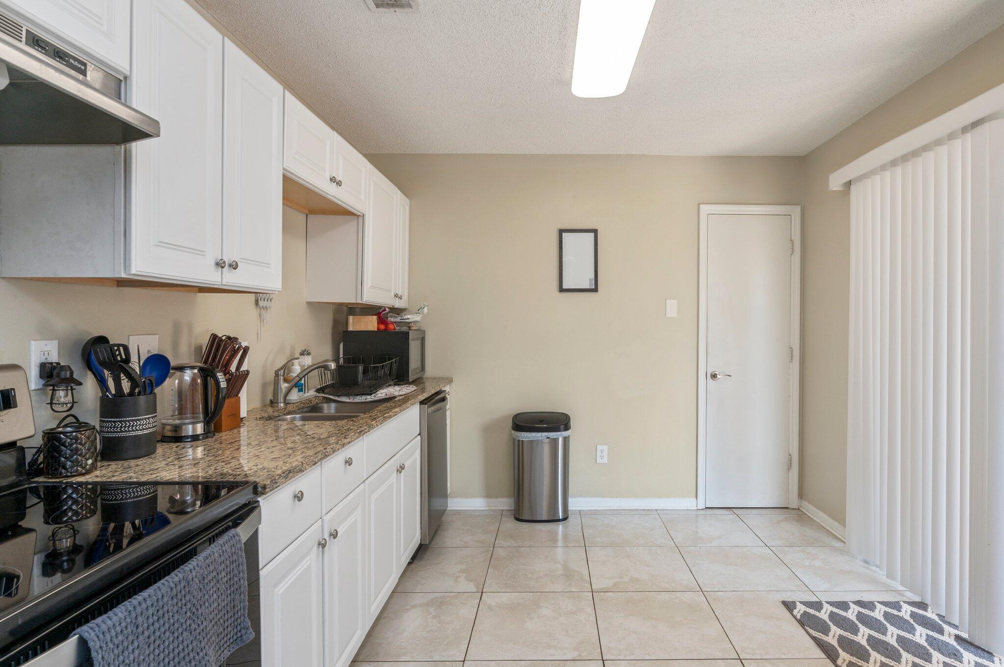 HOLLYROD PARK - Residential Lease