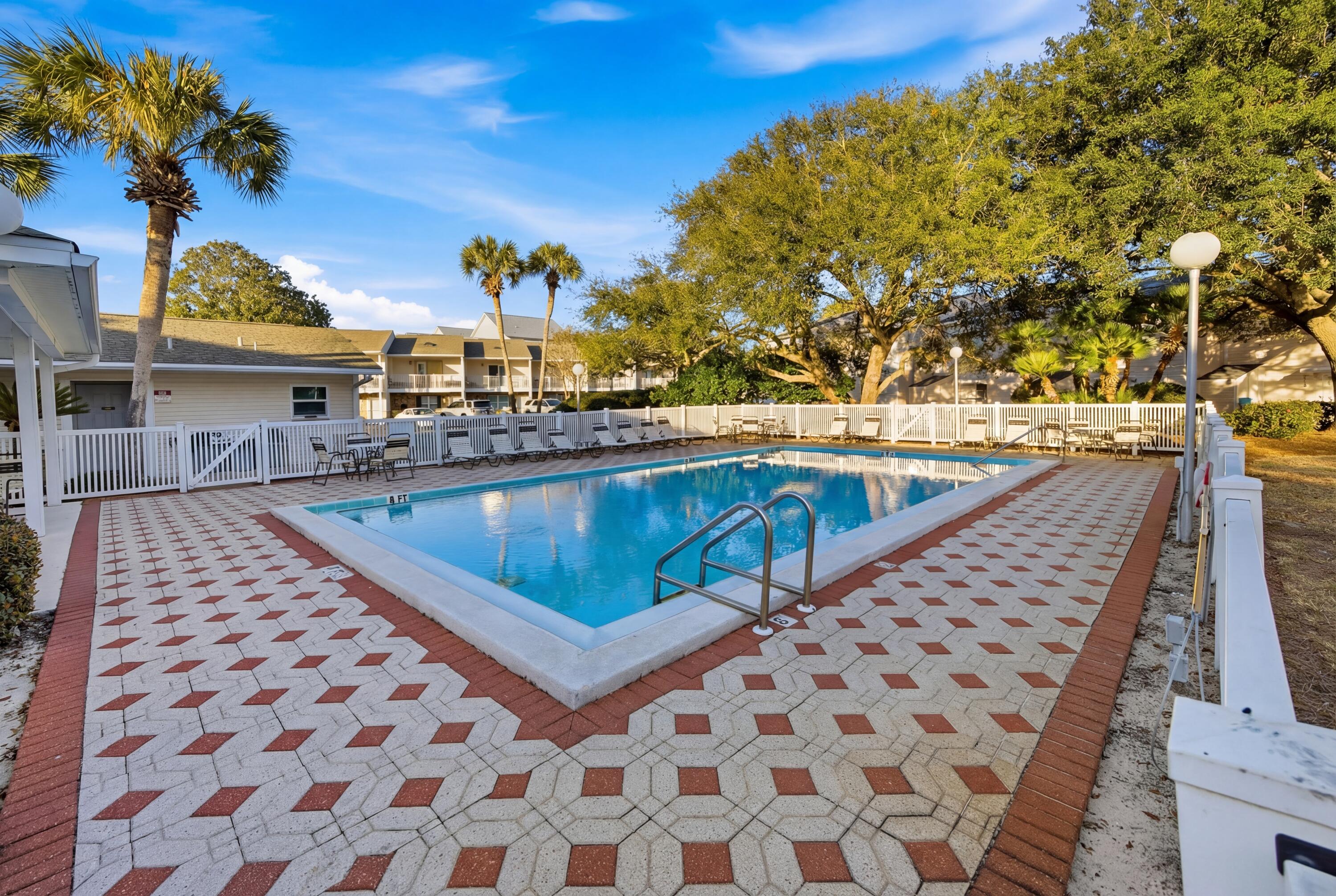 WOODLAND SHORES T/H PH 1 - Residential