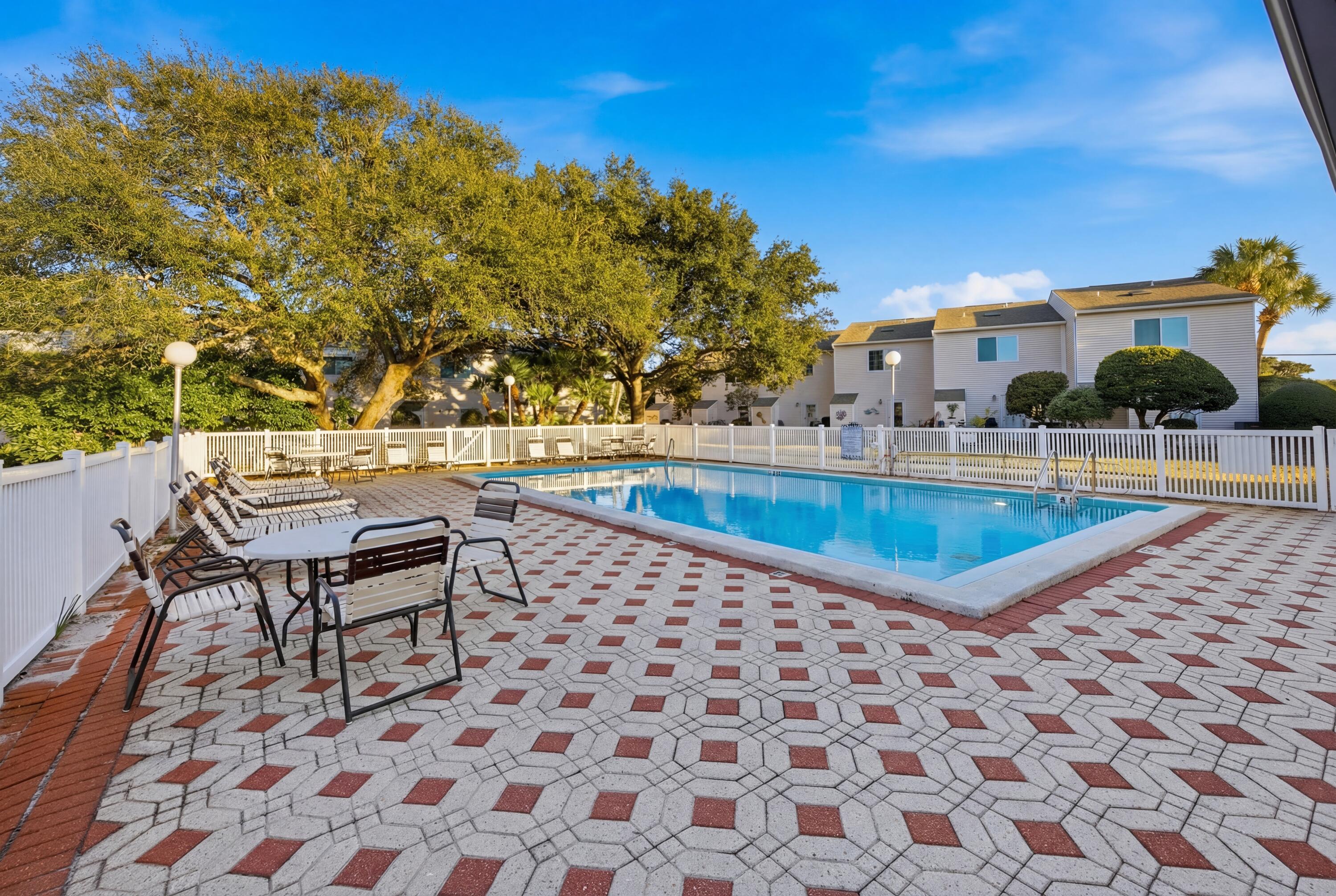 WOODLAND SHORES T/H PH 1 - Residential