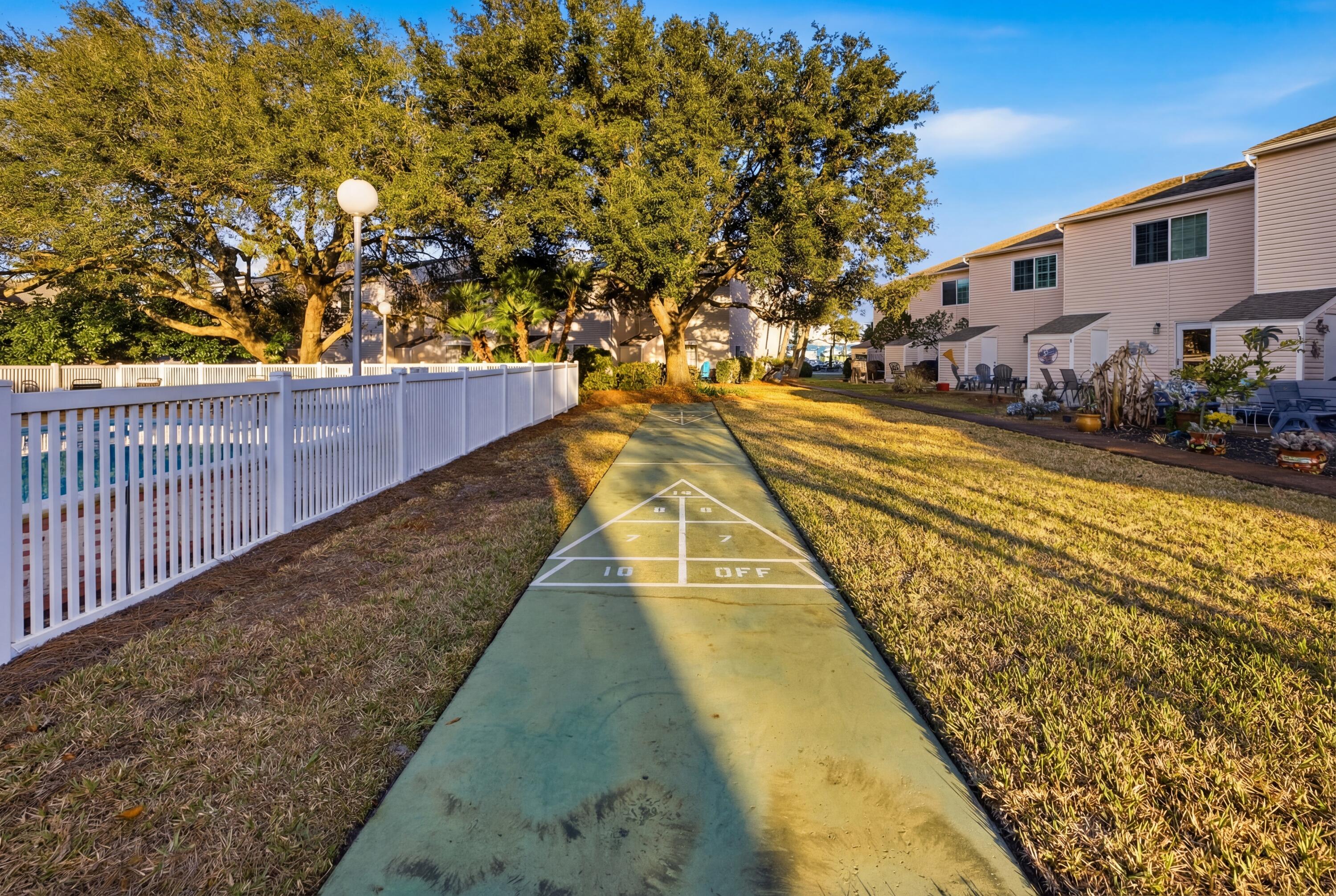 WOODLAND SHORES T/H PH 1 - Residential