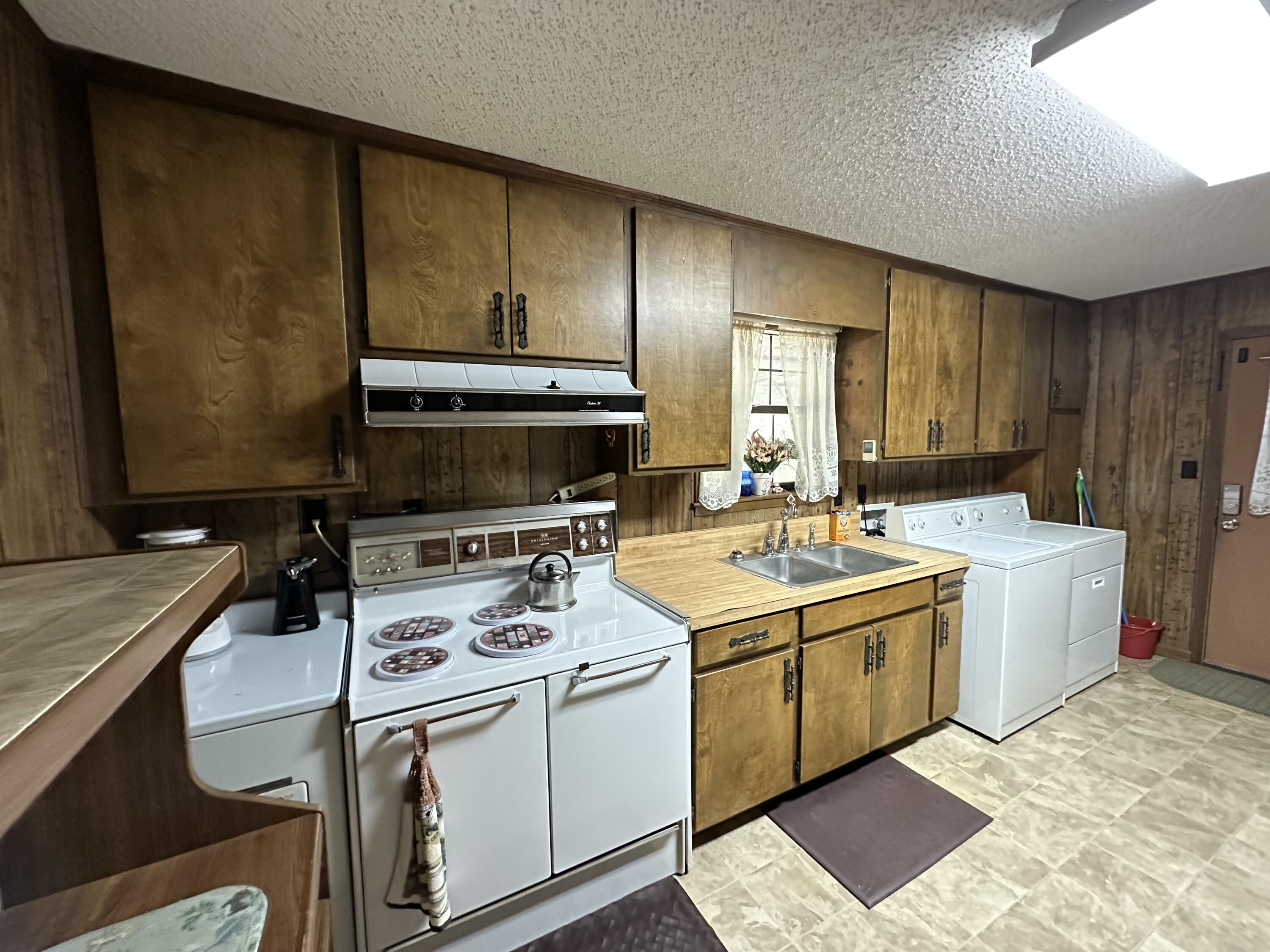 CINCO ADDN TO CRESTVIEW - Residential