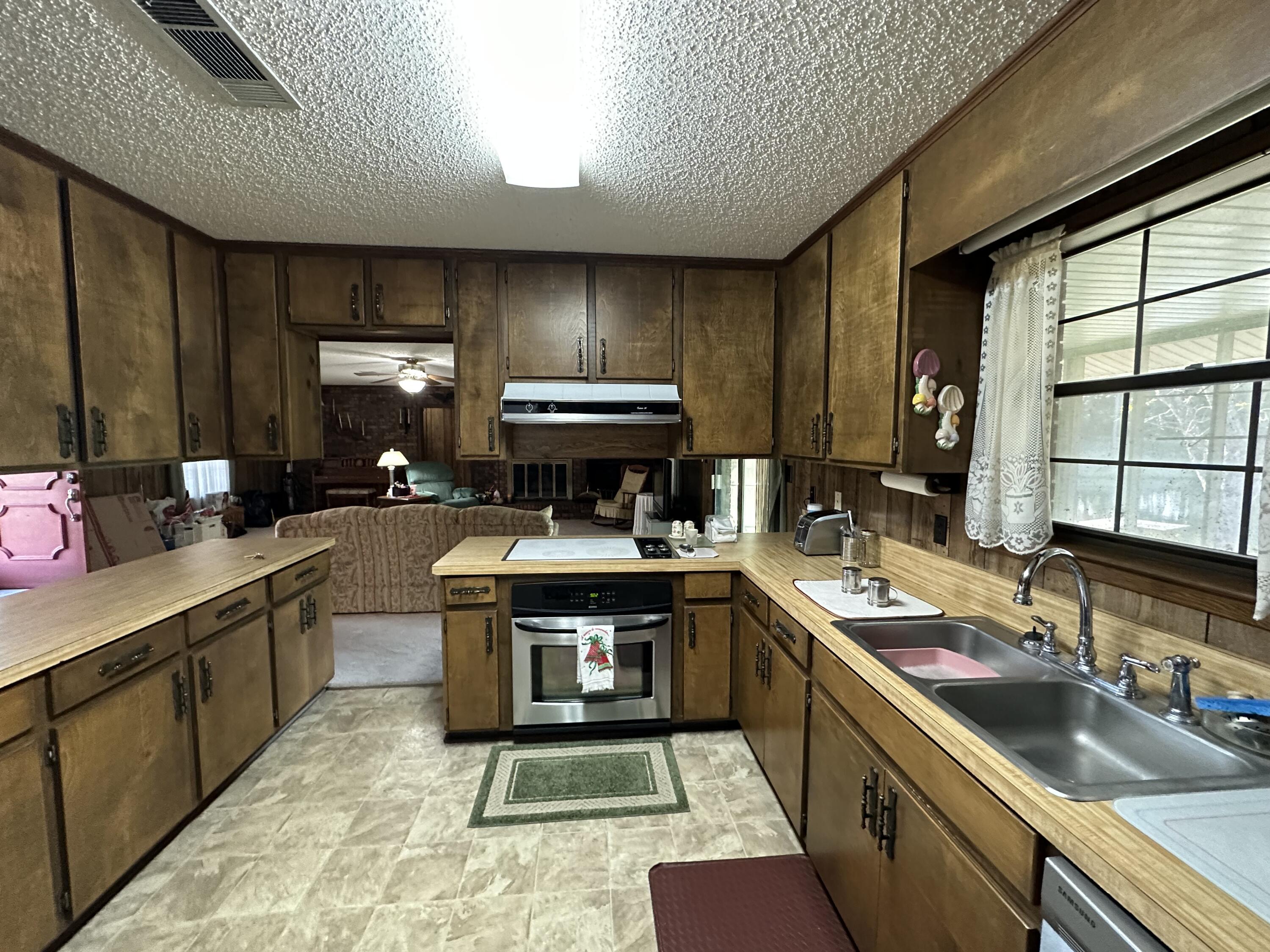 CINCO ADDN TO CRESTVIEW - Residential