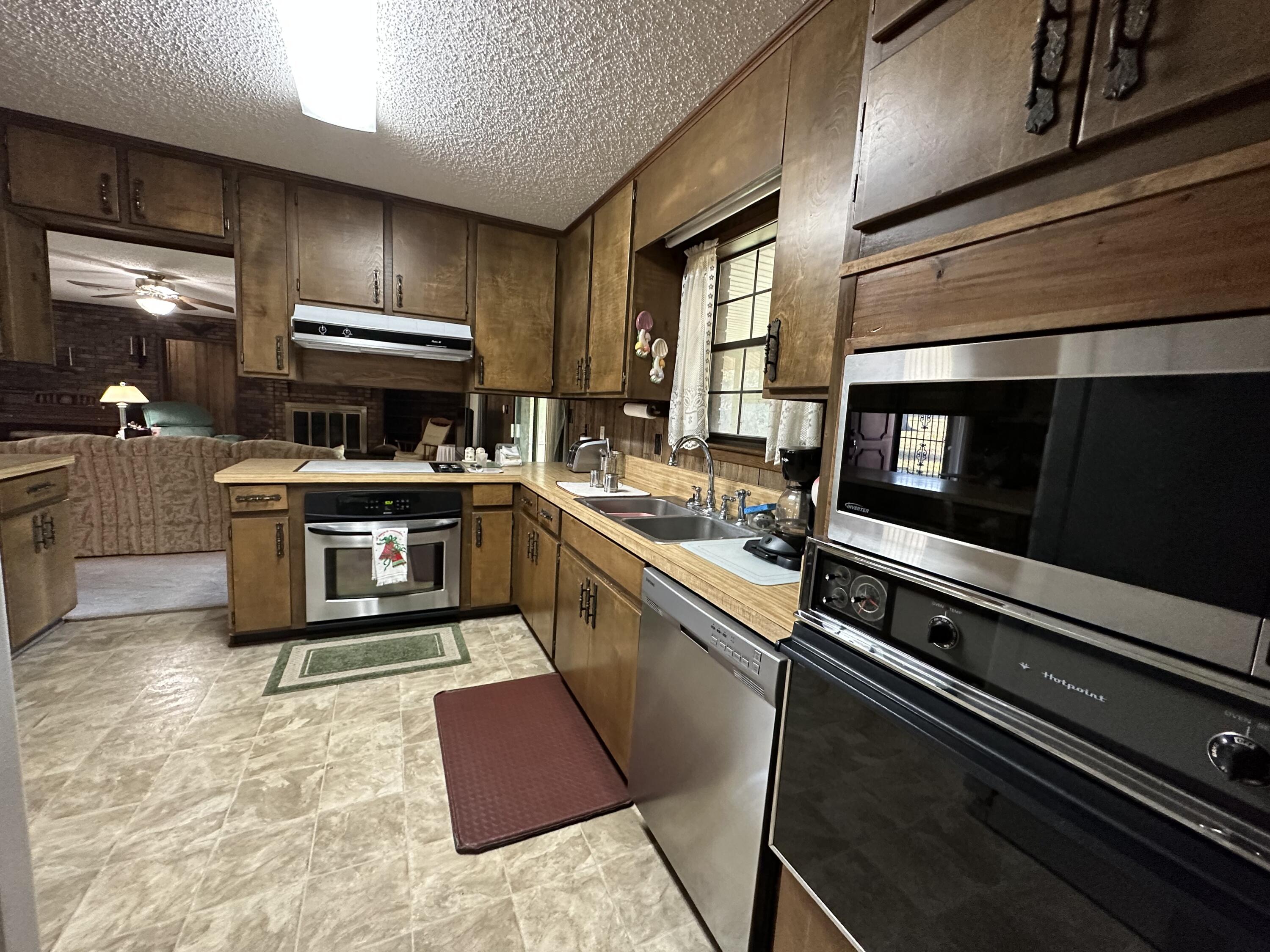 CINCO ADDN TO CRESTVIEW - Residential