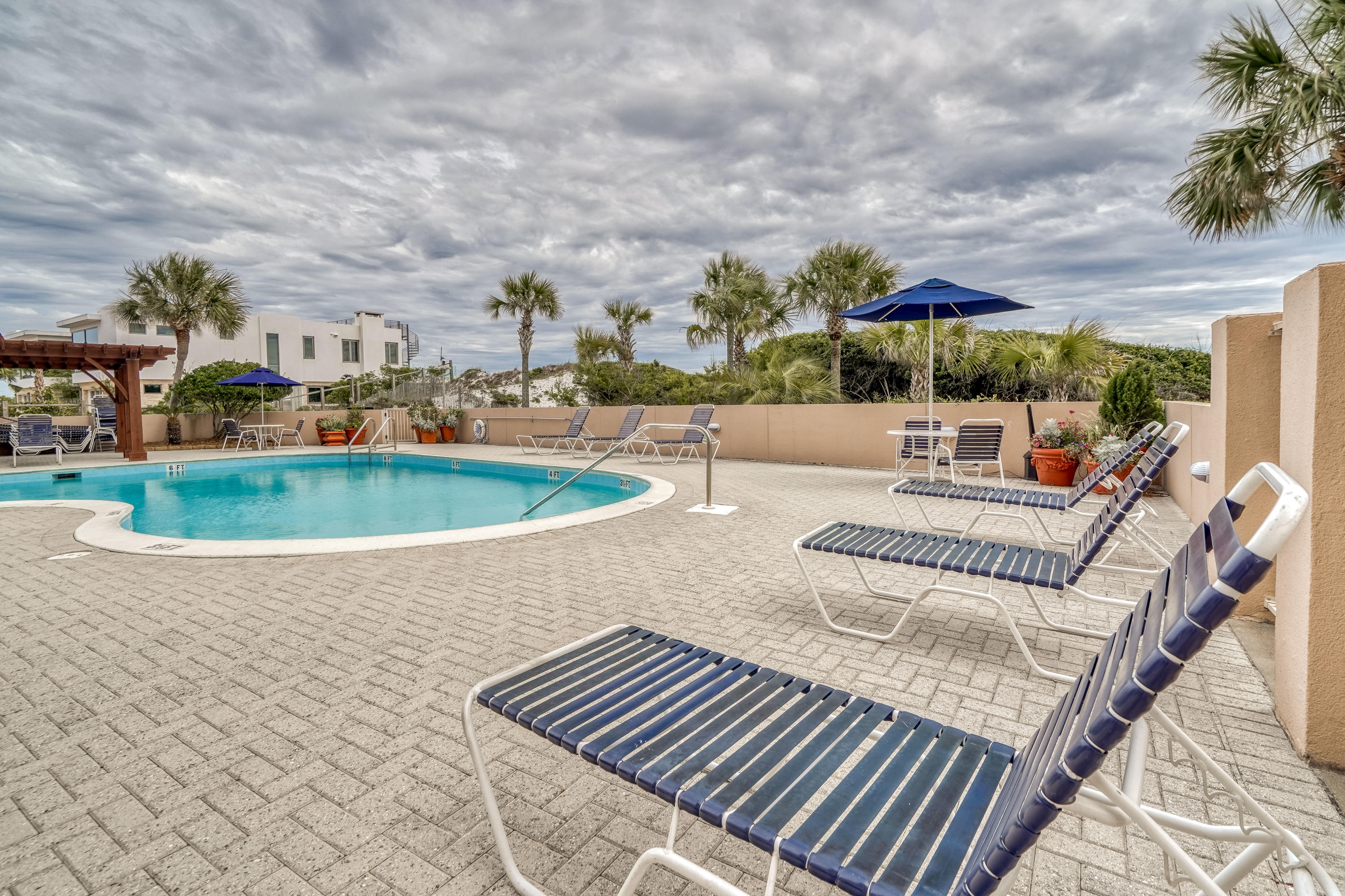 TOPS'L BEACH MANOR - Residential