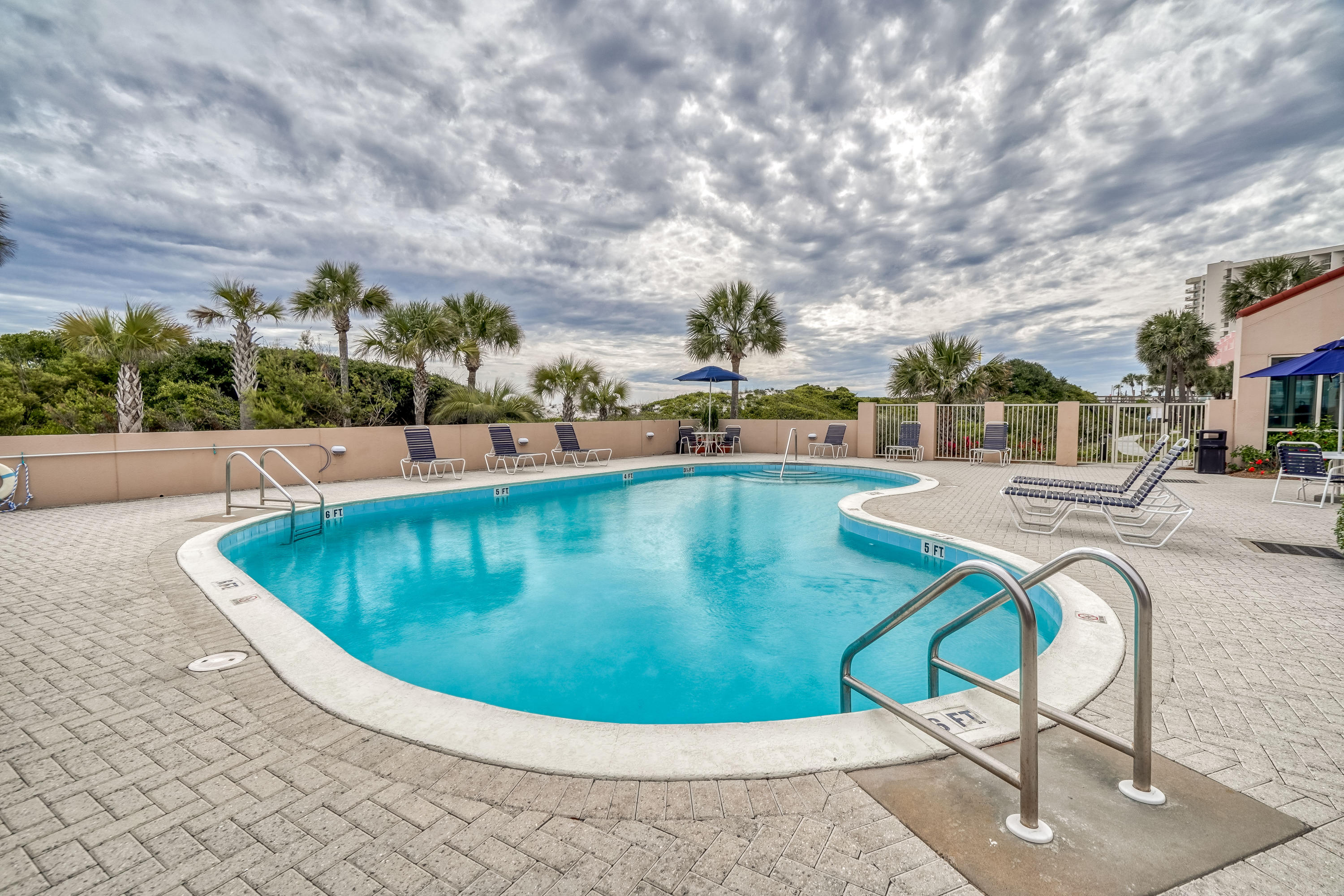 TOPS'L BEACH MANOR - Residential