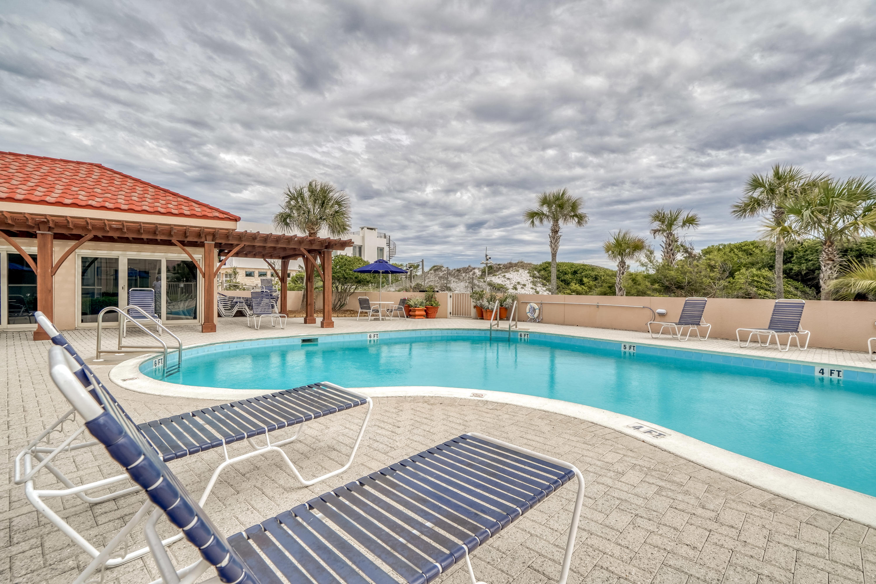 TOPS'L BEACH MANOR - Residential