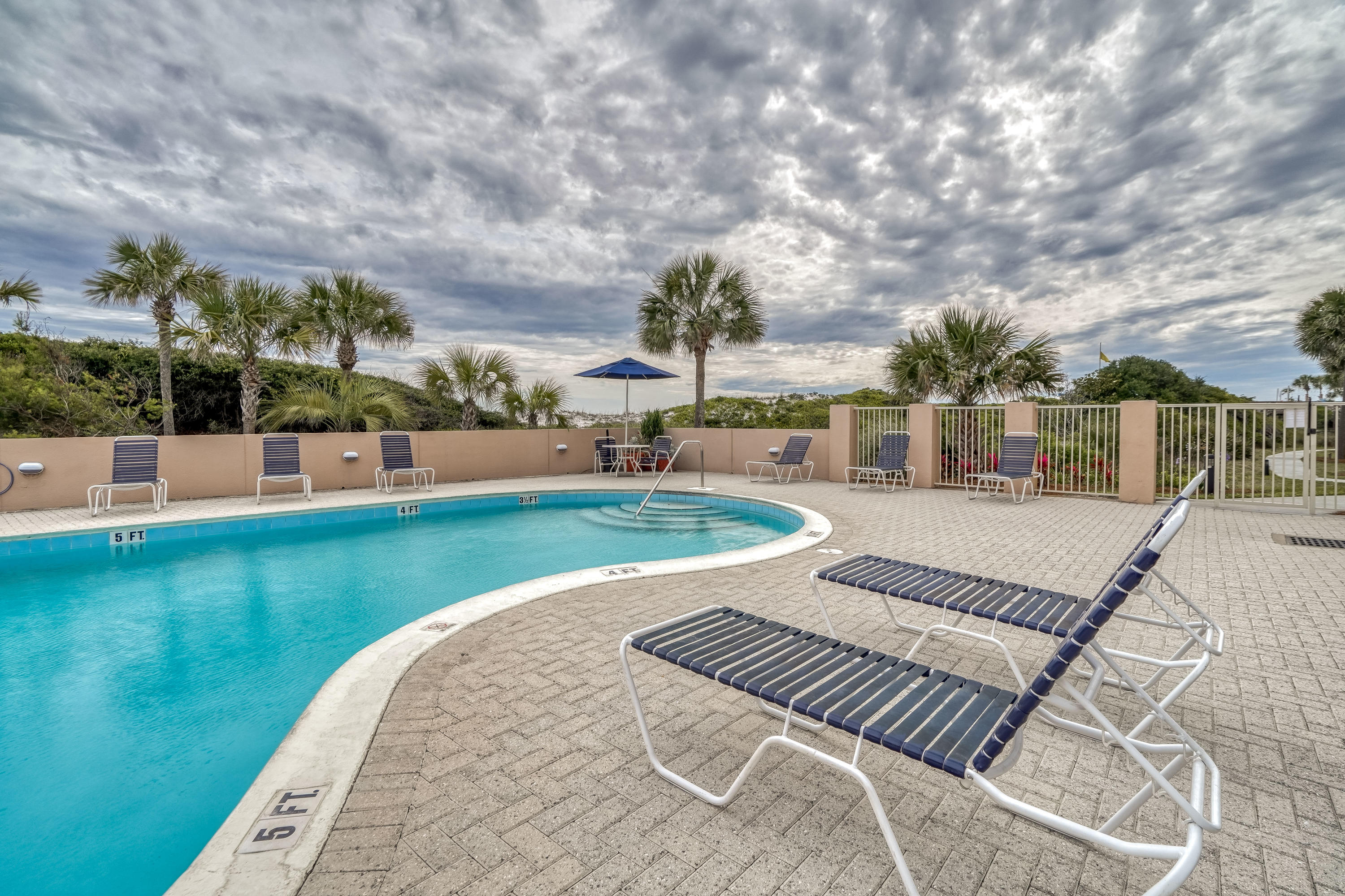 TOPS'L BEACH MANOR - Residential