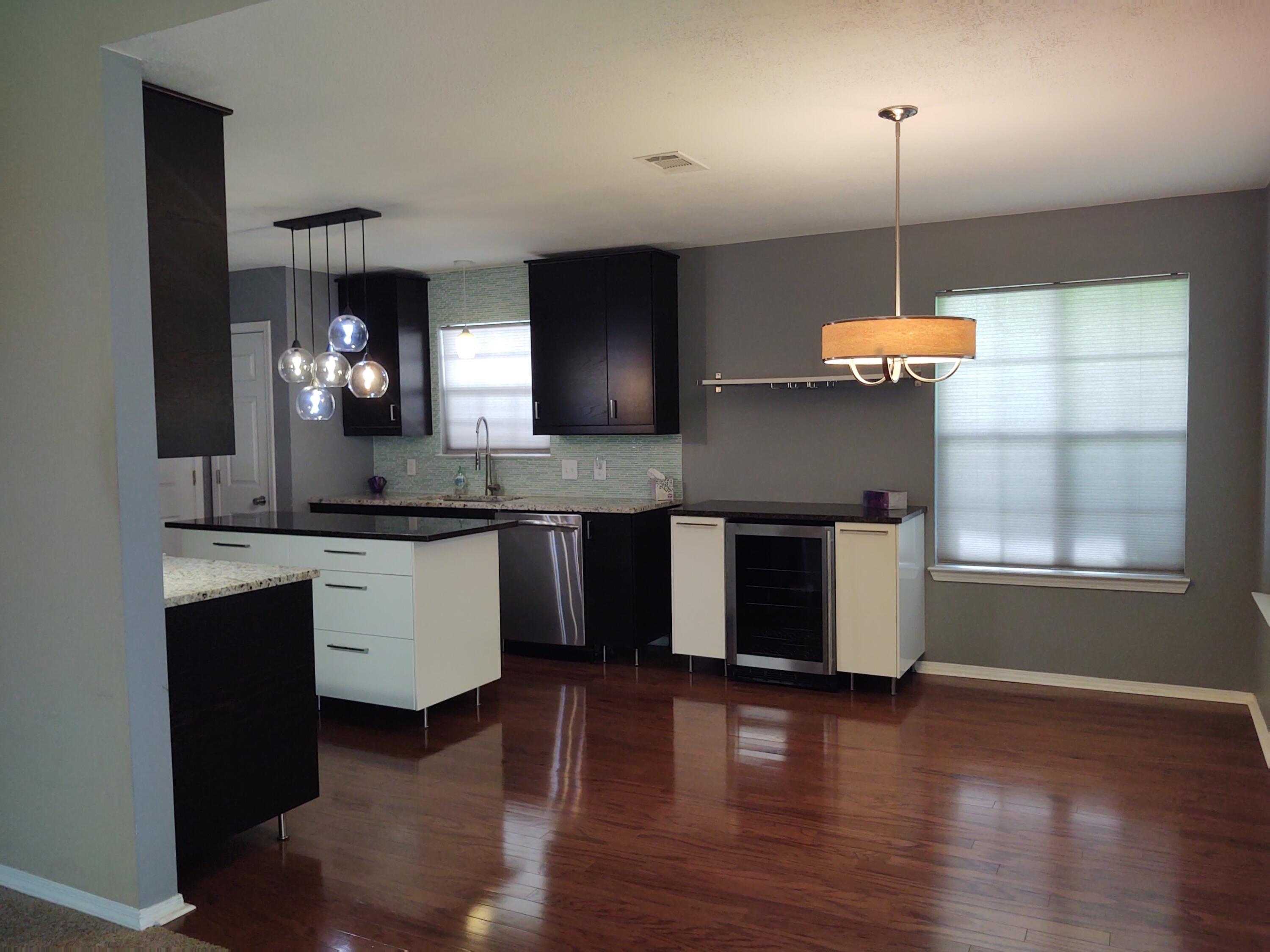 PARKWOOD SQUARE PH 1 - Residential