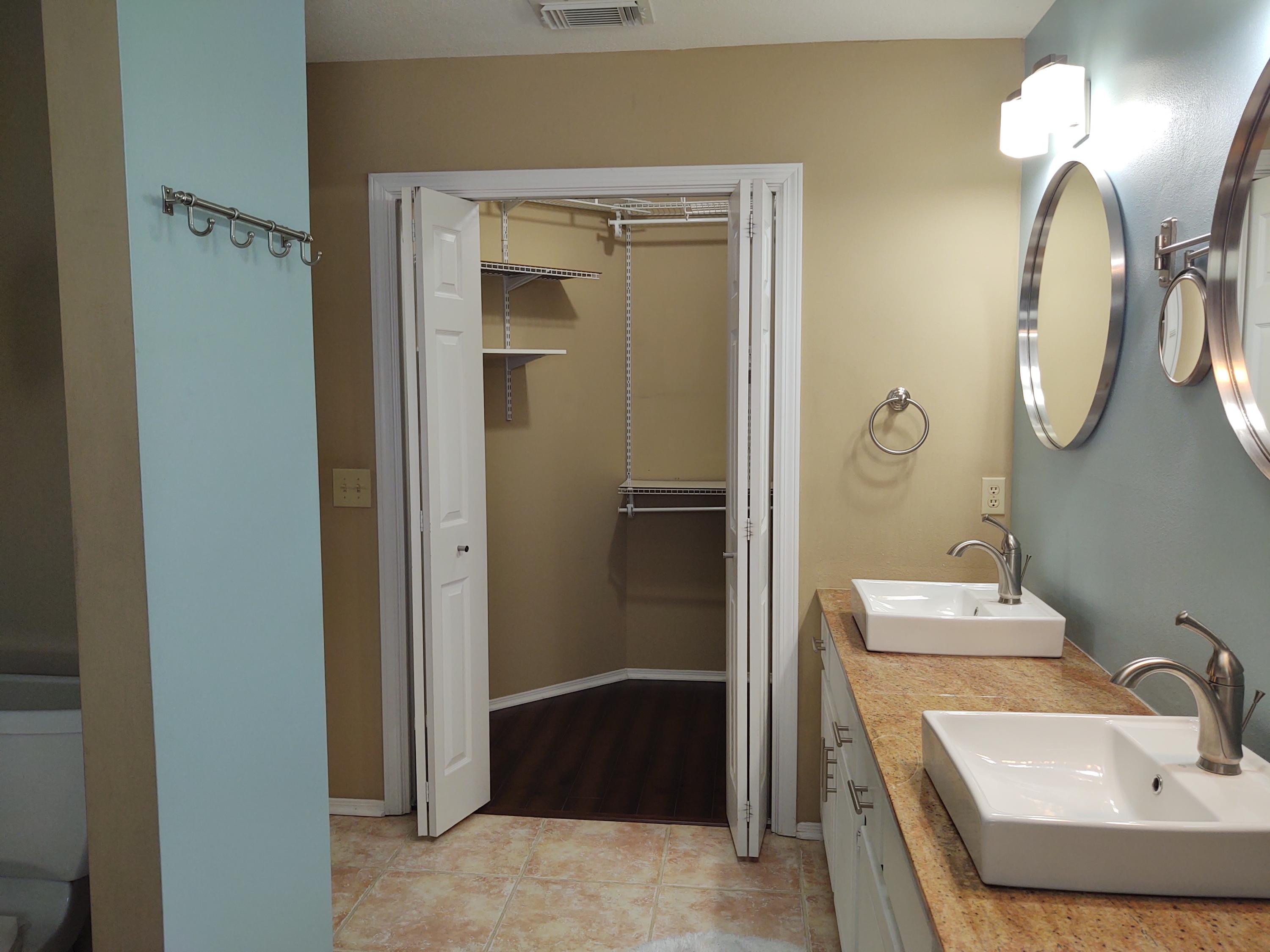 PARKWOOD SQUARE PH 1 - Residential