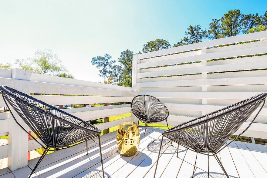 Freeport's only true ''deepwater'' front property. Bring your big boat and have access year round from the dock. Includes adjoining parcel, one bedroom apt., boat house with kitchen and bathroom. Four Mile Creek provides direct access to the Choctawhatchee Bay and Gulf of Mexico.