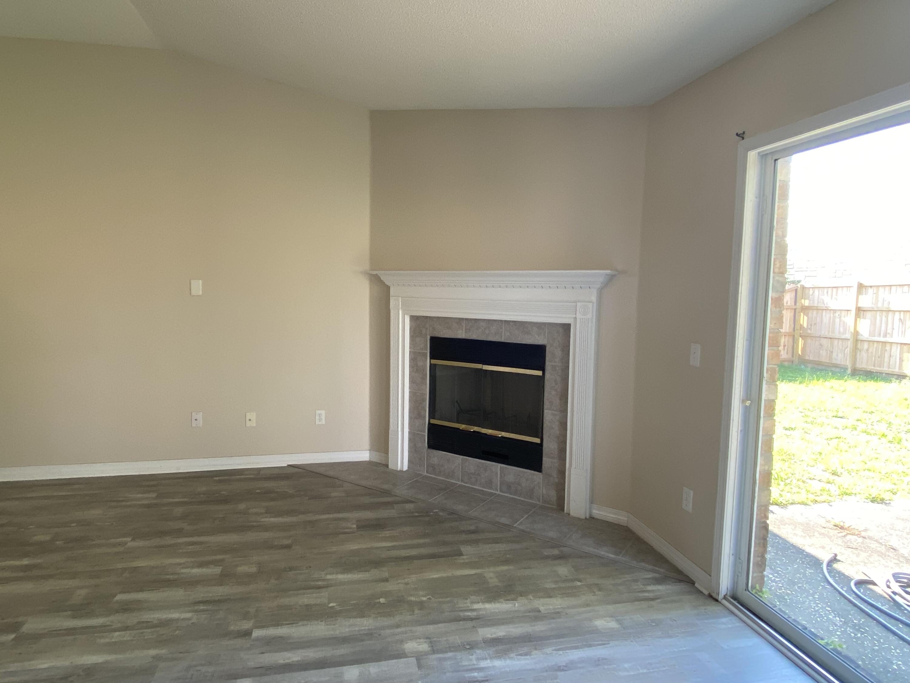 COUNTRYVIEW ESTATES 10TH ADDN - Residential Lease