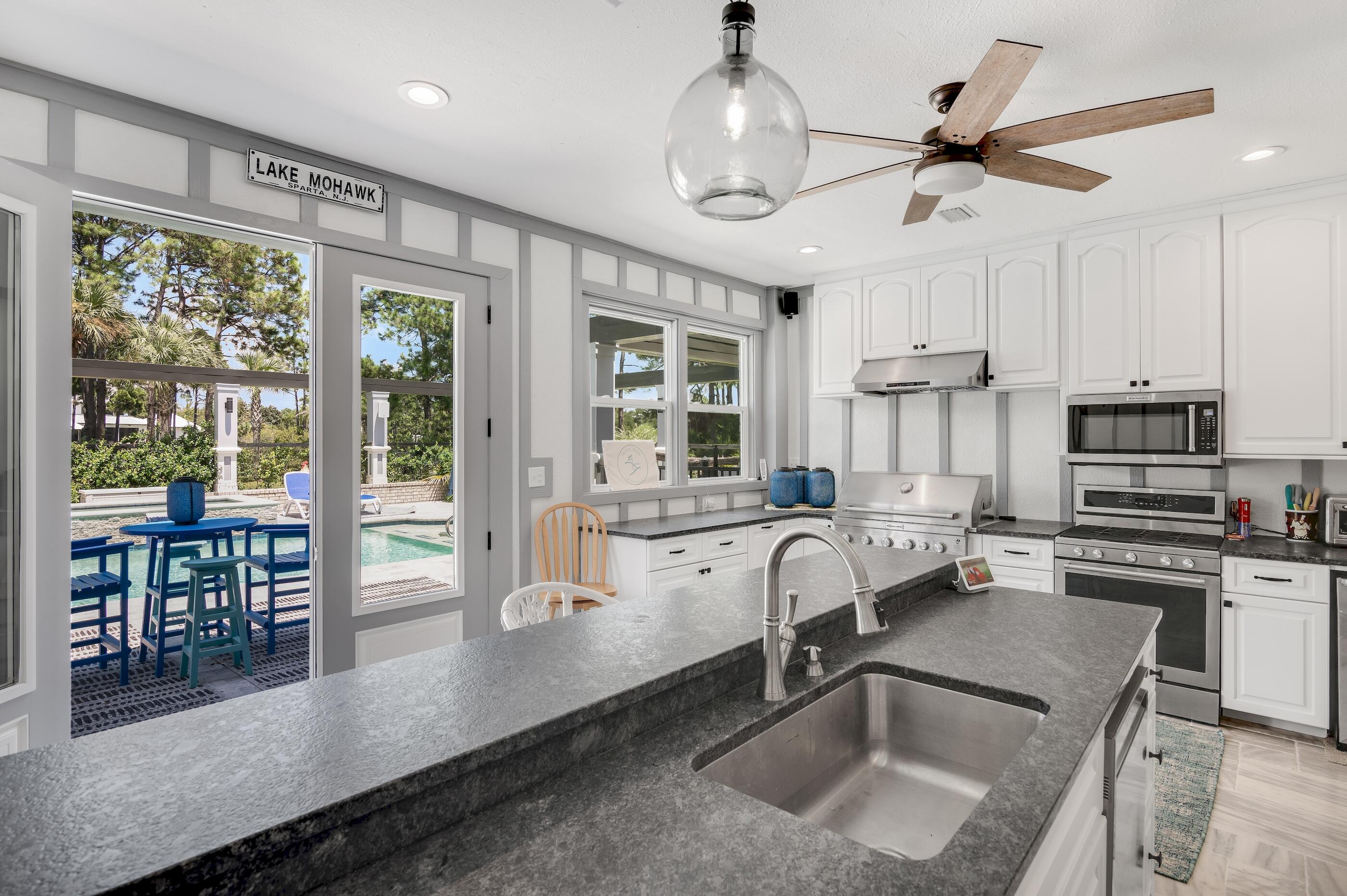 COUNTRY CLUB HILLS - Residential