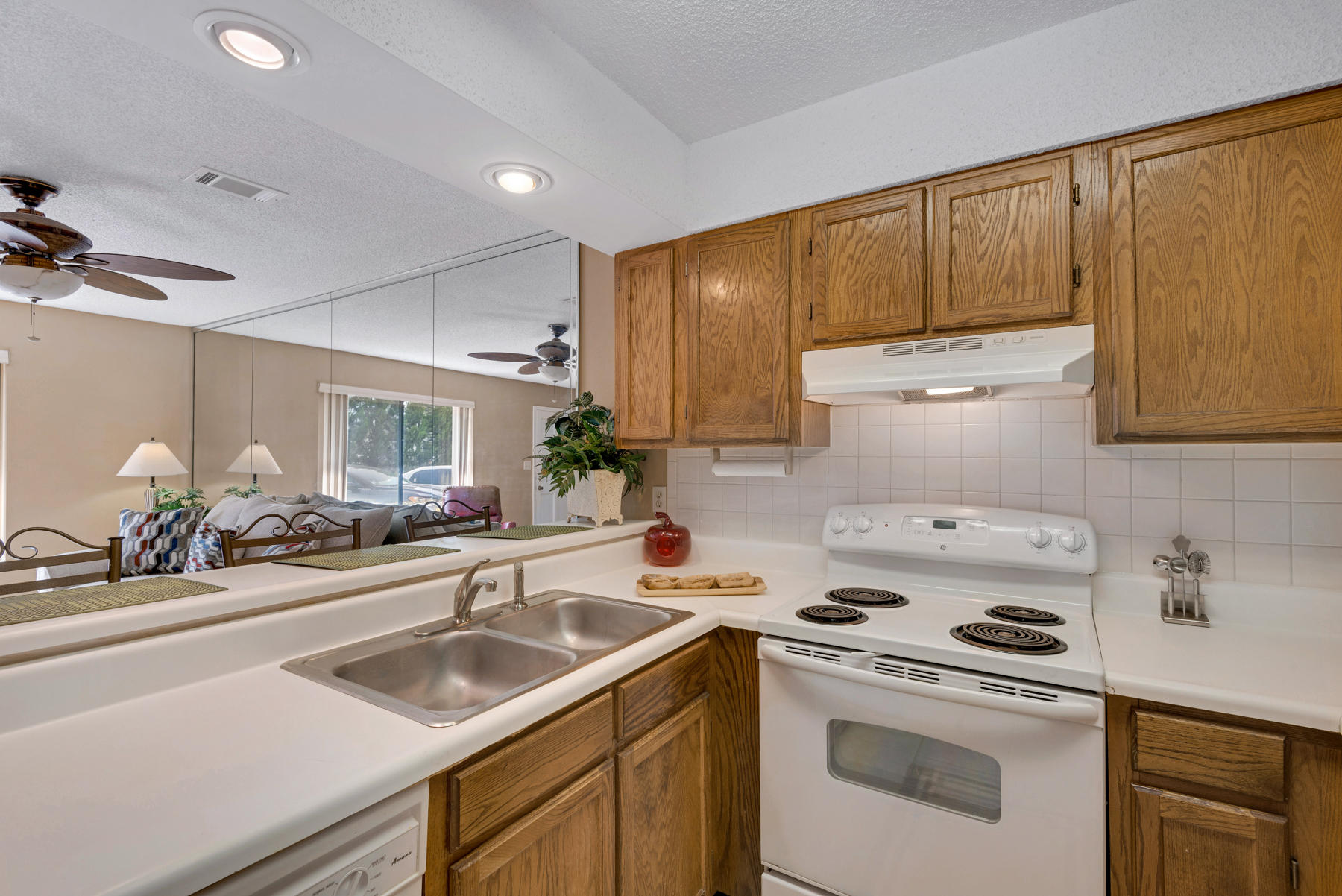 SANDPRINTS CONDO - Residential