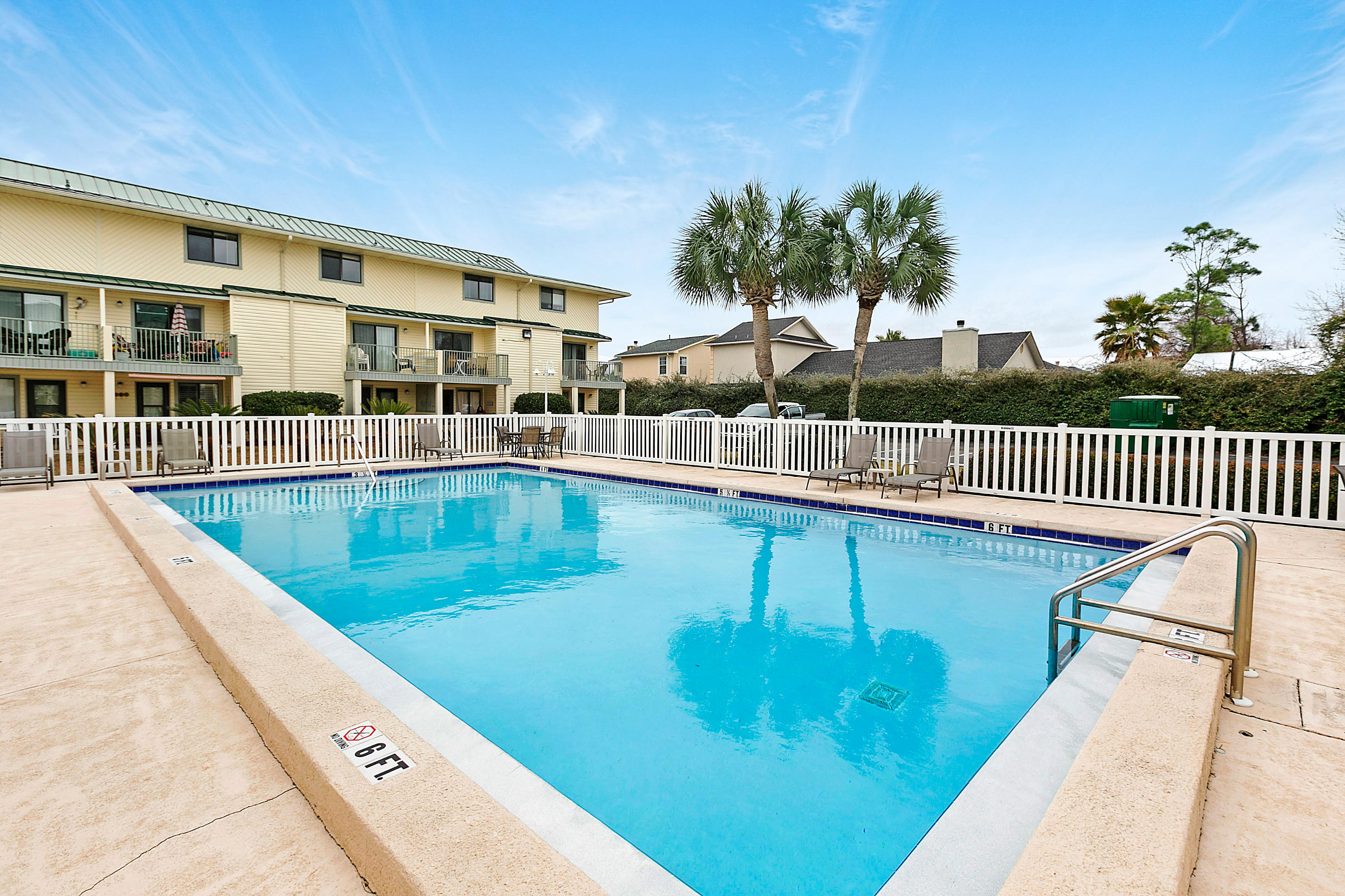 SANDPRINTS CONDO - Residential