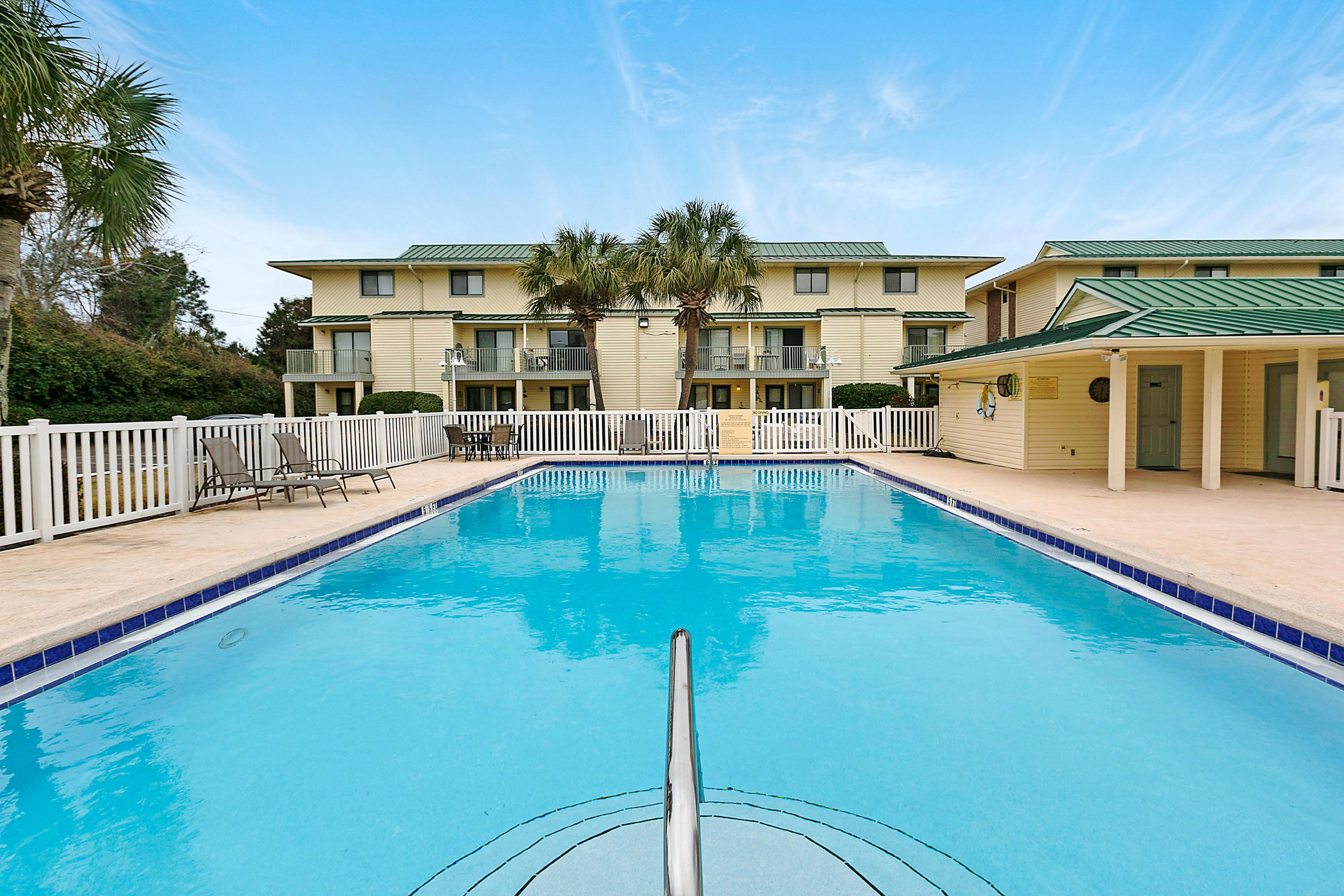 SANDPRINTS CONDO - Residential